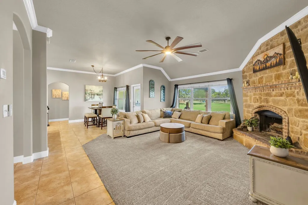 Single Family Residence For Sale in Hunt County , 1068 Oak Creek Circle, Royse City, Texas 75189, 5 Bedroom, 3 Bathroom, 4 Garage spaces, 2,988 Sqft, built in 2006, mls#21305435, Real Estate Agent in Royse City, Homes For Sale in Hunt county, Homes For Sale in Royse City, Realtor in Royse City Texas, Real Estate Brokerage Independent Realty Texas, Luminita Cordes Realtor