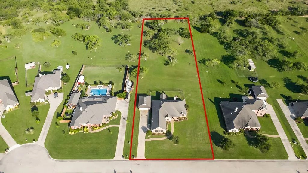 Single Family Residence For Sale in Hunt County , 1068 Oak Creek Circle, Royse City, Texas 75189, 5 Bedroom, 3 Bathroom, 4 Garage spaces, 2,988 Sqft, built in 2006, mls#21305435, Real Estate Agent in Royse City, Homes For Sale in Hunt county, Homes For Sale in Royse City, Realtor in Royse City Texas, Real Estate Brokerage Independent Realty Texas, Luminita Cordes Realtor