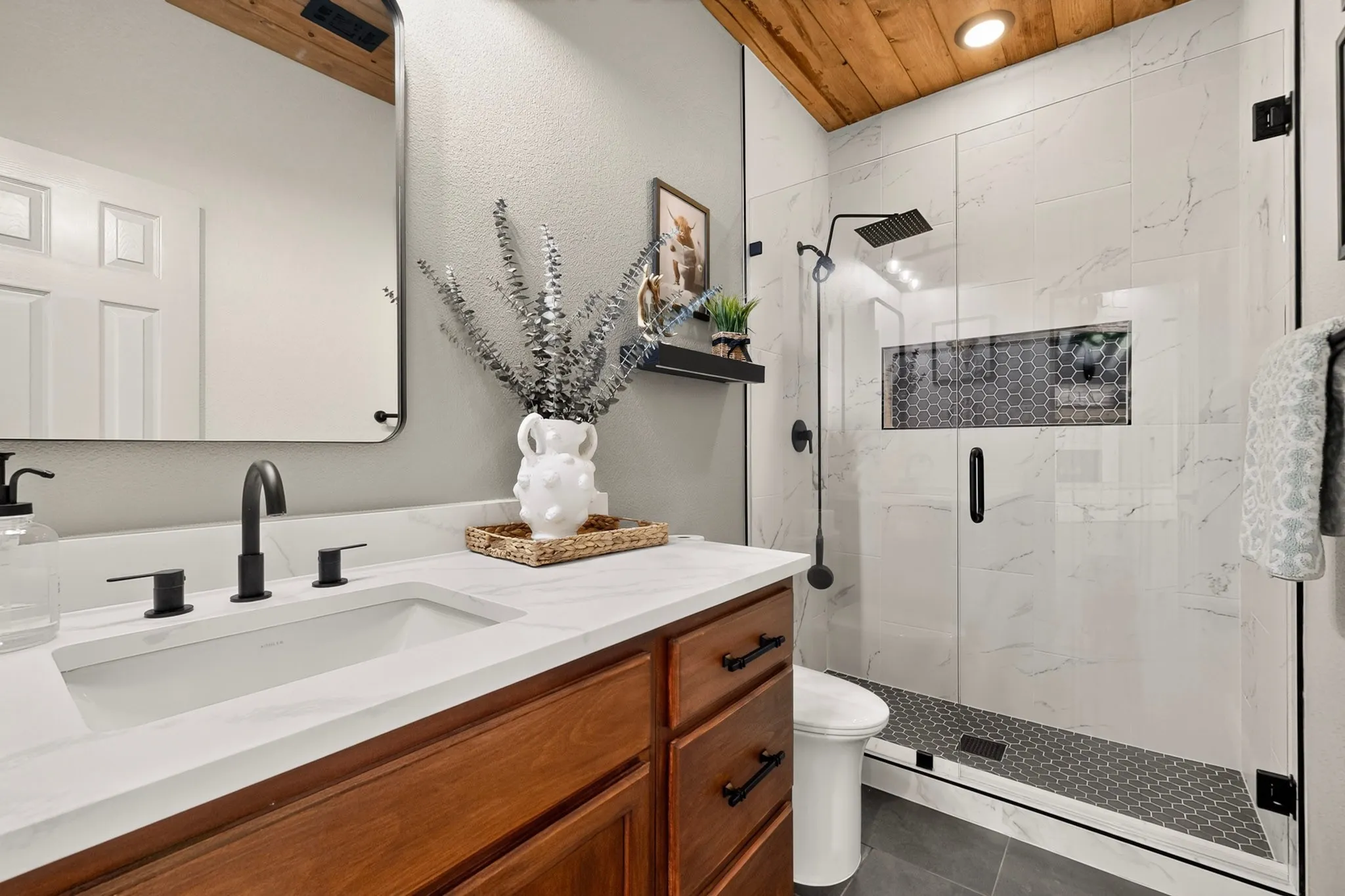 Single Family Residence For Sale in Hunt County , 4689 County Road 2720, Caddo Mills, Texas 75135, 3 Bedroom, 2 Bathroom, 2 Garage spaces, 2,074 Sqft, built in 2003, mls#21306878, Real Estate Agent in Caddo Mills, Homes For Sale in Hunt county, Homes For Sale in Caddo Mills, Realtor in Caddo Mills Texas, Real Estate Brokerage Independent Realty Texas, Luminita Cordes Realtor