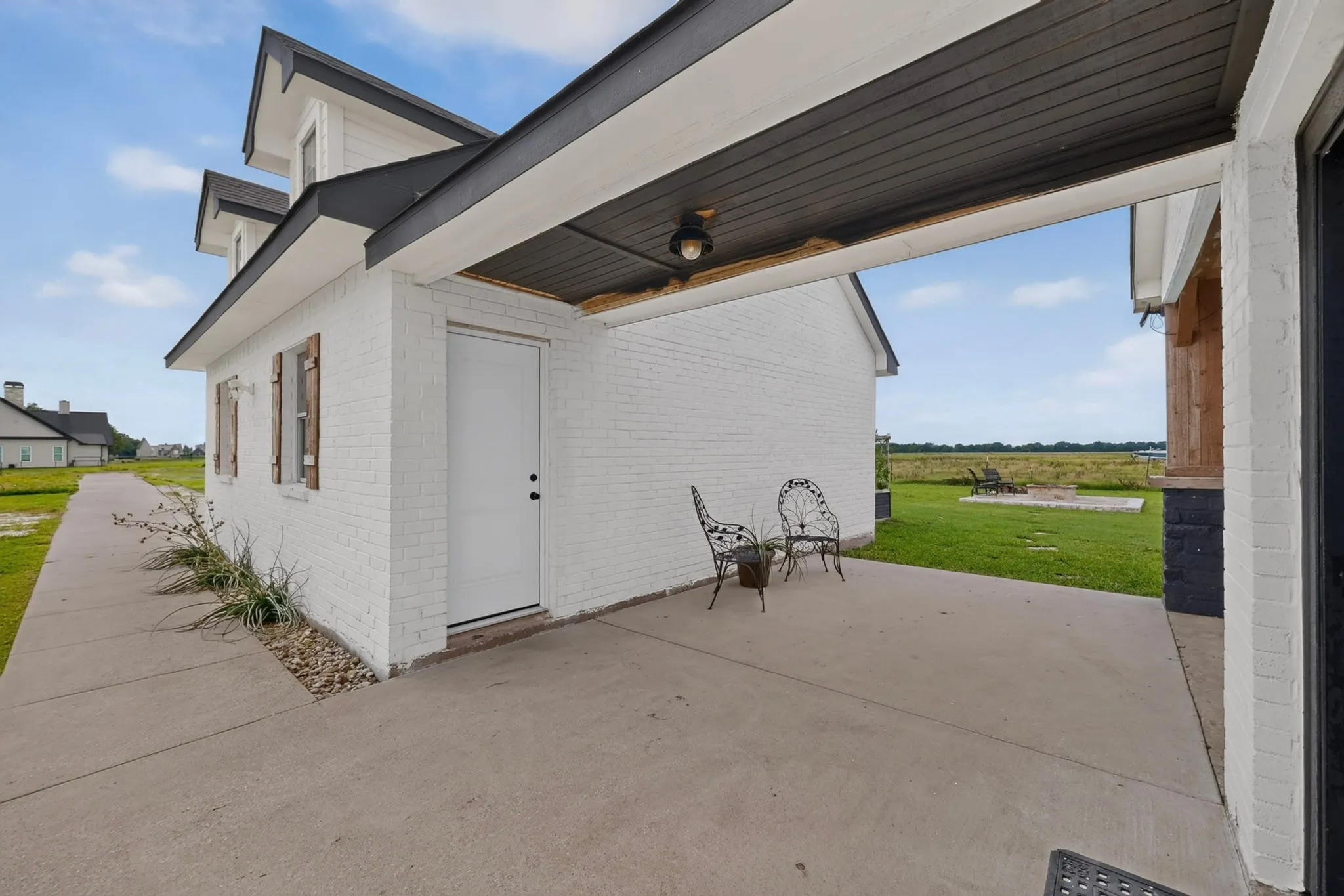 Single Family Residence For Sale in Hunt County , 4689 County Road 2720, Caddo Mills, Texas 75135, 3 Bedroom, 2 Bathroom, 2 Garage spaces, 2,074 Sqft, built in 2003, mls#21306878, Real Estate Agent in Caddo Mills, Homes For Sale in Hunt county, Homes For Sale in Caddo Mills, Realtor in Caddo Mills Texas, Real Estate Brokerage Independent Realty Texas, Luminita Cordes Realtor