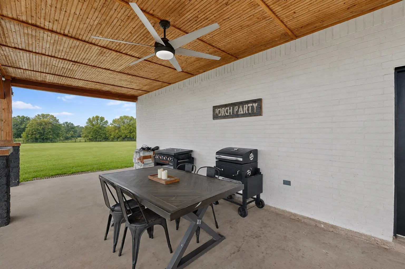 Single Family Residence For Sale in Hunt County , 4689 County Road 2720, Caddo Mills, Texas 75135, 3 Bedroom, 2 Bathroom, 2 Garage spaces, 2,074 Sqft, built in 2003, mls#21306878, Real Estate Agent in Caddo Mills, Homes For Sale in Hunt county, Homes For Sale in Caddo Mills, Realtor in Caddo Mills Texas, Real Estate Brokerage Independent Realty Texas, Luminita Cordes Realtor