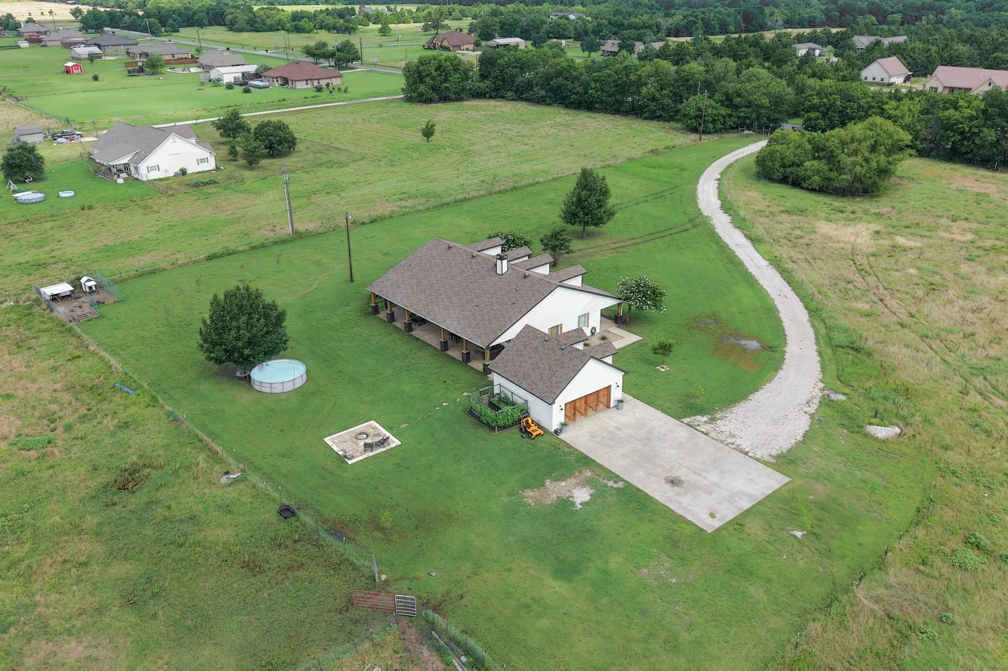 Single Family Residence For Sale in Hunt County , 4689 County Road 2720, Caddo Mills, Texas 75135, 3 Bedroom, 2 Bathroom, 2 Garage spaces, 2,074 Sqft, built in 2003, mls#21306878, Real Estate Agent in Caddo Mills, Homes For Sale in Hunt county, Homes For Sale in Caddo Mills, Realtor in Caddo Mills Texas, Real Estate Brokerage Independent Realty Texas, Luminita Cordes Realtor