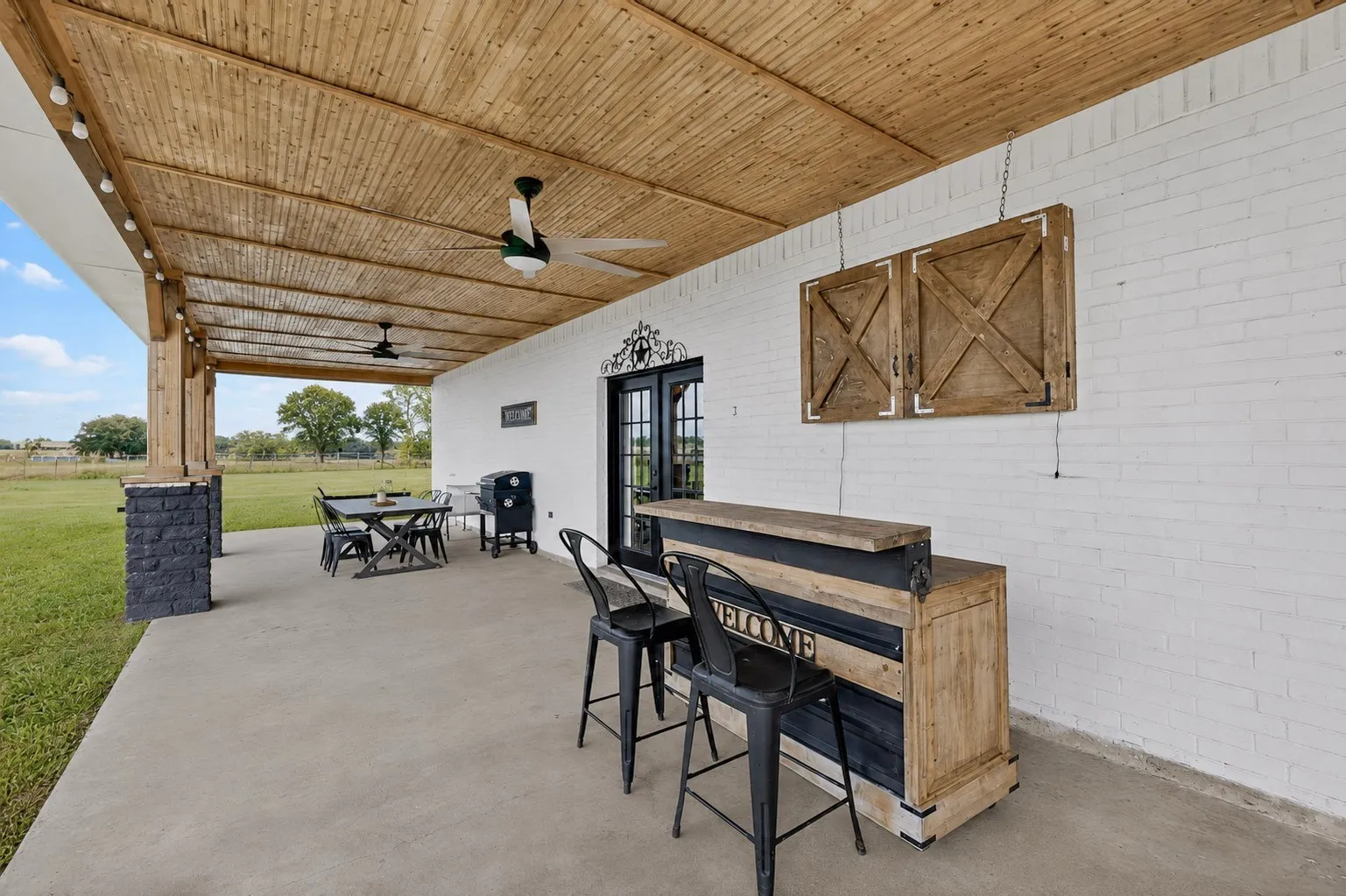 Single Family Residence For Sale in Hunt County , 4689 County Road 2720, Caddo Mills, Texas 75135, 3 Bedroom, 2 Bathroom, 2 Garage spaces, 2,074 Sqft, built in 2003, mls#21306878, Real Estate Agent in Caddo Mills, Homes For Sale in Hunt county, Homes For Sale in Caddo Mills, Realtor in Caddo Mills Texas, Real Estate Brokerage Independent Realty Texas, Luminita Cordes Realtor