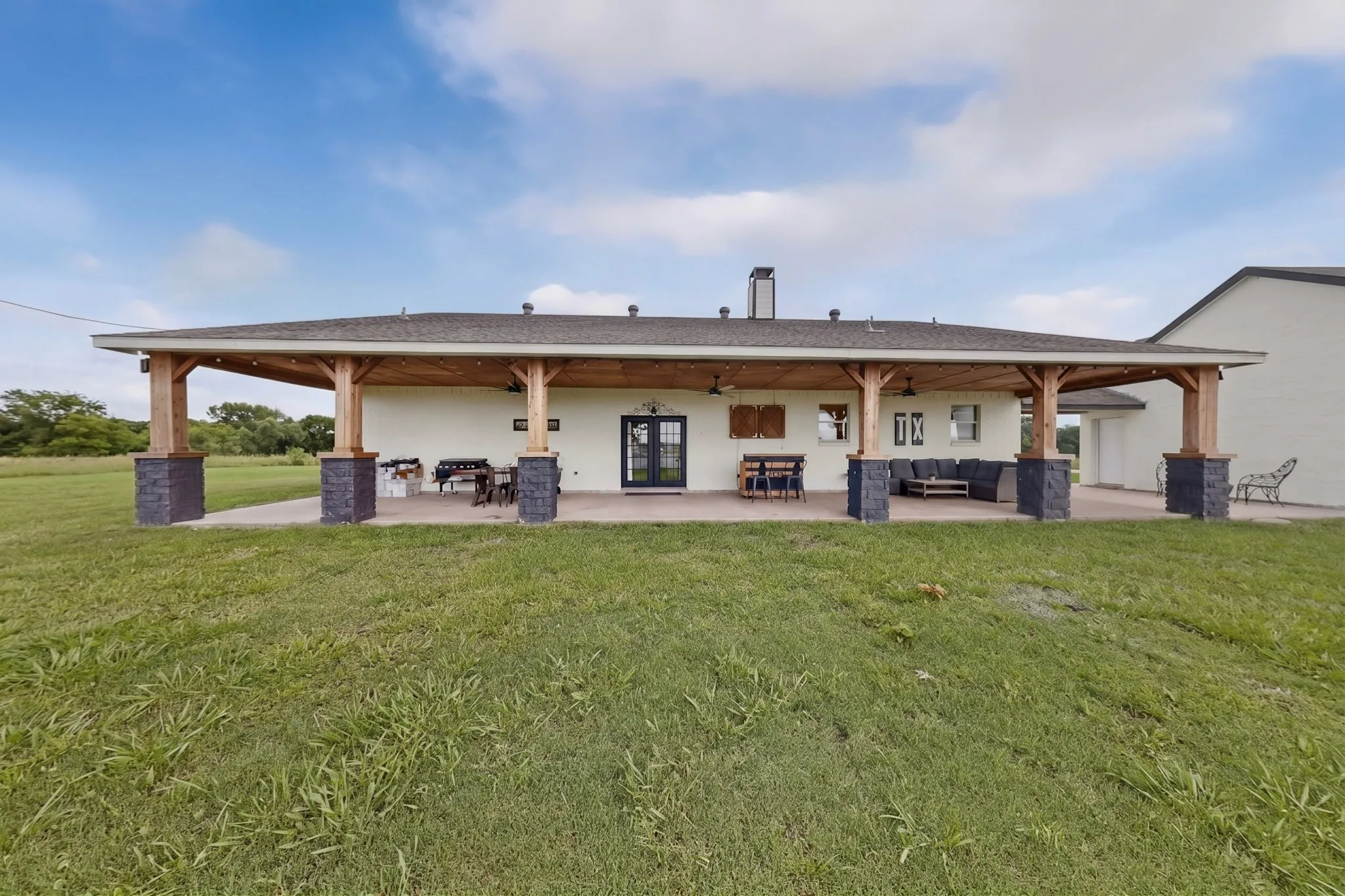 Single Family Residence For Sale in Hunt County , 4689 County Road 2720, Caddo Mills, Texas 75135, 3 Bedroom, 2 Bathroom, 2 Garage spaces, 2,074 Sqft, built in 2003, mls#21306878, Real Estate Agent in Caddo Mills, Homes For Sale in Hunt county, Homes For Sale in Caddo Mills, Realtor in Caddo Mills Texas, Real Estate Brokerage Independent Realty Texas, Luminita Cordes Realtor
