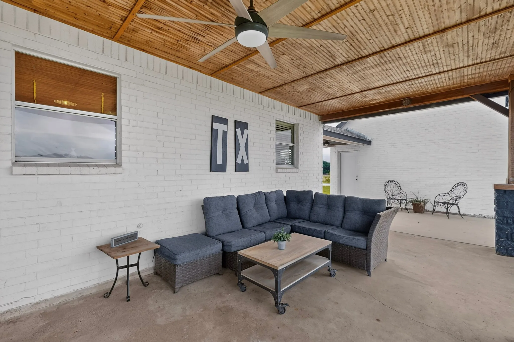Single Family Residence For Sale in Hunt County , 4689 County Road 2720, Caddo Mills, Texas 75135, 3 Bedroom, 2 Bathroom, 2 Garage spaces, 2,074 Sqft, built in 2003, mls#21306878, Real Estate Agent in Caddo Mills, Homes For Sale in Hunt county, Homes For Sale in Caddo Mills, Realtor in Caddo Mills Texas, Real Estate Brokerage Independent Realty Texas, Luminita Cordes Realtor
