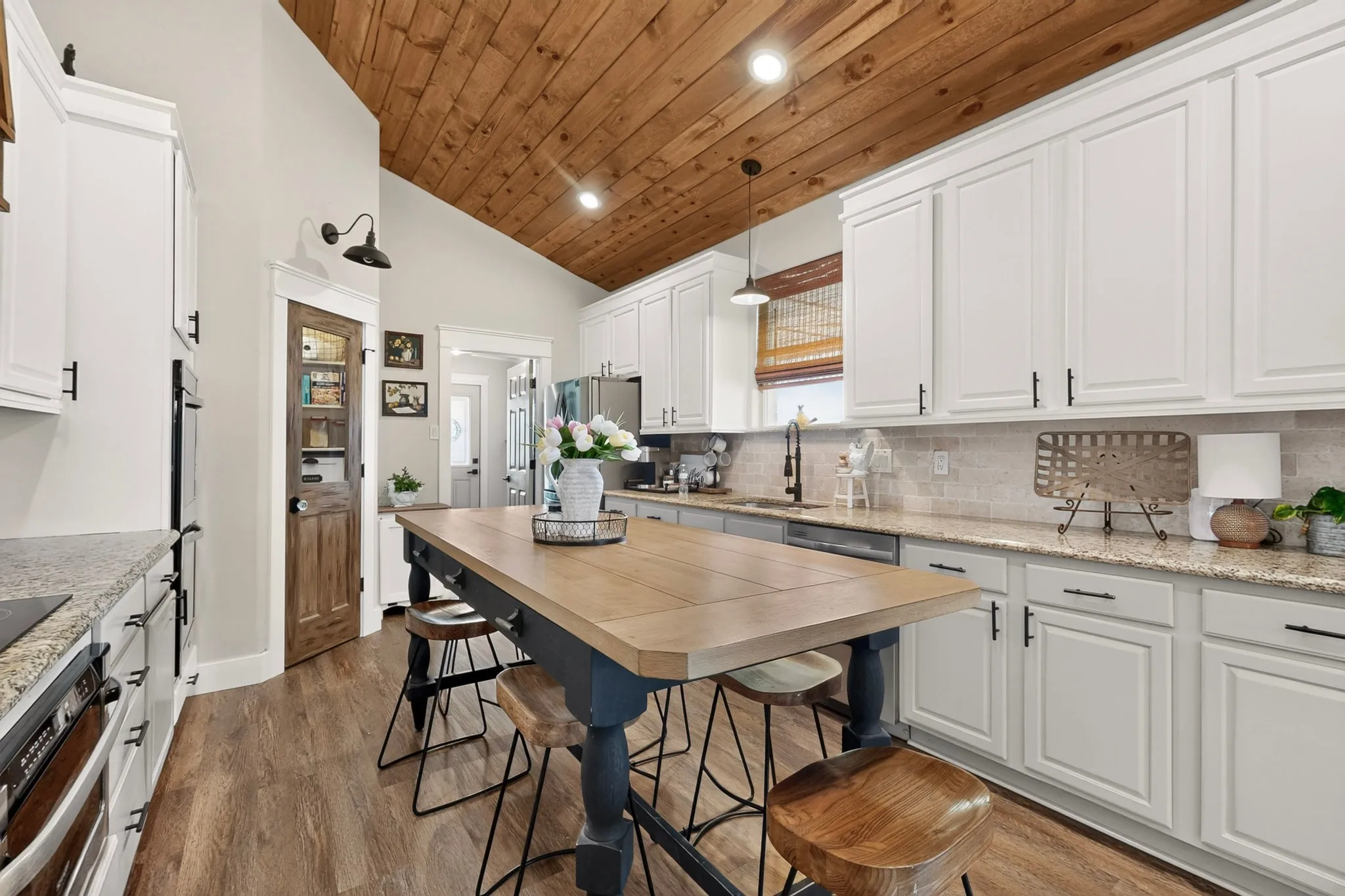 Single Family Residence For Sale in Hunt County , 4689 County Road 2720, Caddo Mills, Texas 75135, 3 Bedroom, 2 Bathroom, 2 Garage spaces, 2,074 Sqft, built in 2003, mls#21306878, Real Estate Agent in Caddo Mills, Homes For Sale in Hunt county, Homes For Sale in Caddo Mills, Realtor in Caddo Mills Texas, Real Estate Brokerage Independent Realty Texas, Luminita Cordes Realtor