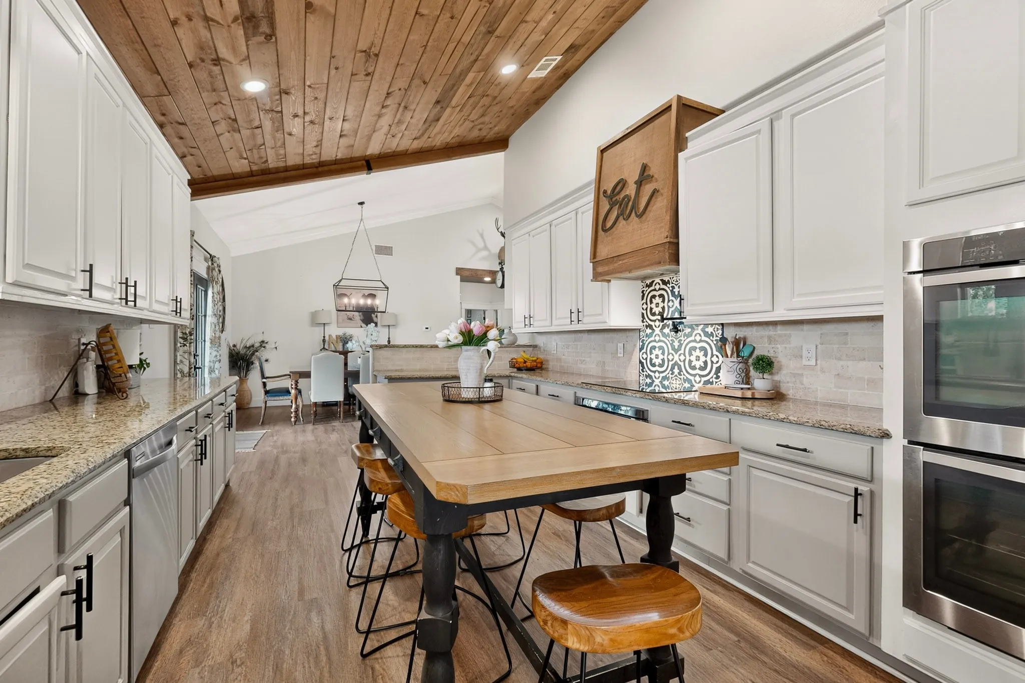 Single Family Residence For Sale in Hunt County , 4689 County Road 2720, Caddo Mills, Texas 75135, 3 Bedroom, 2 Bathroom, 2 Garage spaces, 2,074 Sqft, built in 2003, mls#21306878, Real Estate Agent in Caddo Mills, Homes For Sale in Hunt county, Homes For Sale in Caddo Mills, Realtor in Caddo Mills Texas, Real Estate Brokerage Independent Realty Texas, Luminita Cordes Realtor