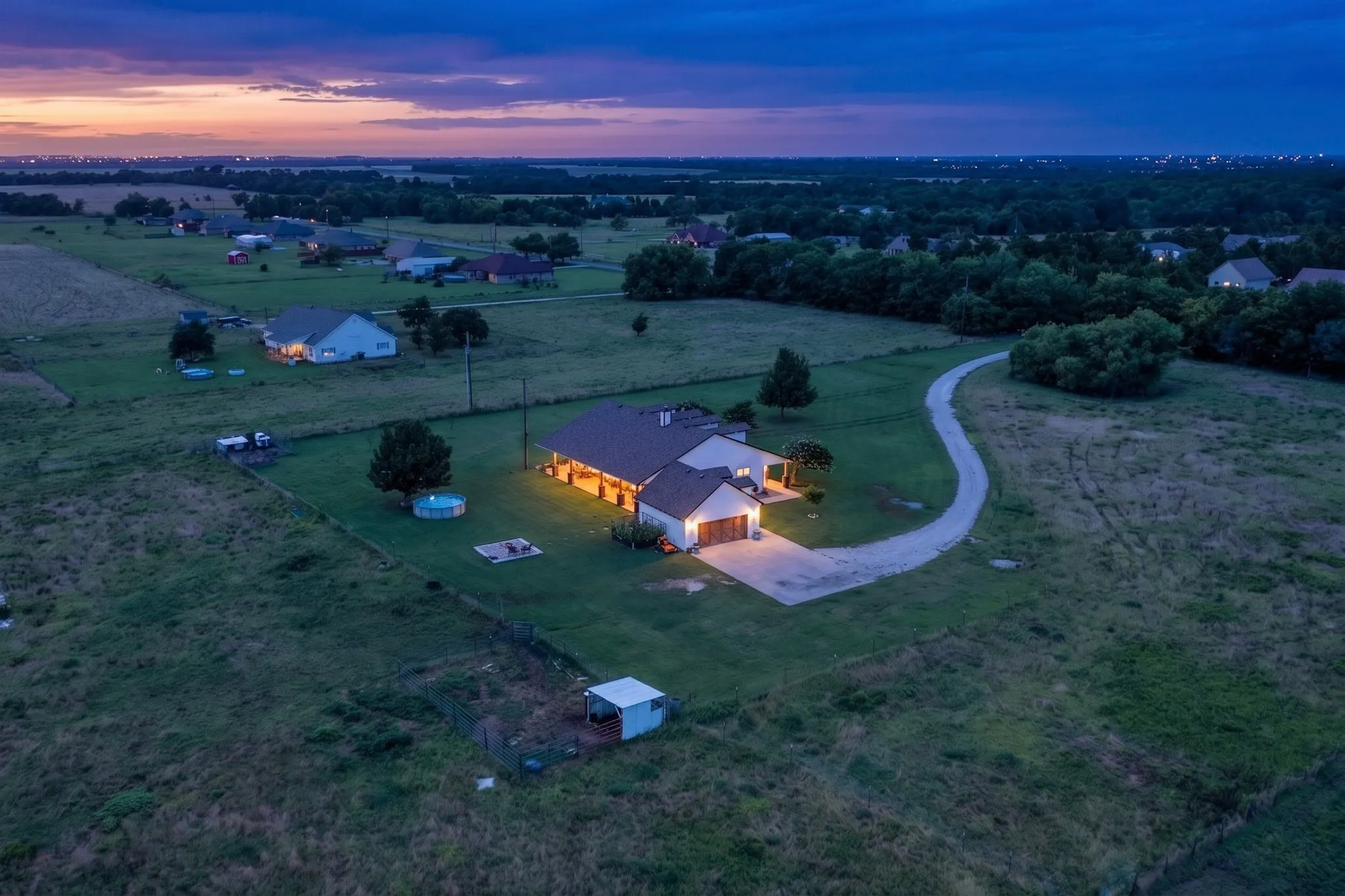 Single Family Residence For Sale in Hunt County , 4689 County Road 2720, Caddo Mills, Texas 75135, 3 Bedroom, 2 Bathroom, 2 Garage spaces, 2,074 Sqft, built in 2003, mls#21306878, Real Estate Agent in Caddo Mills, Homes For Sale in Hunt county, Homes For Sale in Caddo Mills, Realtor in Caddo Mills Texas, Real Estate Brokerage Independent Realty Texas, Luminita Cordes Realtor