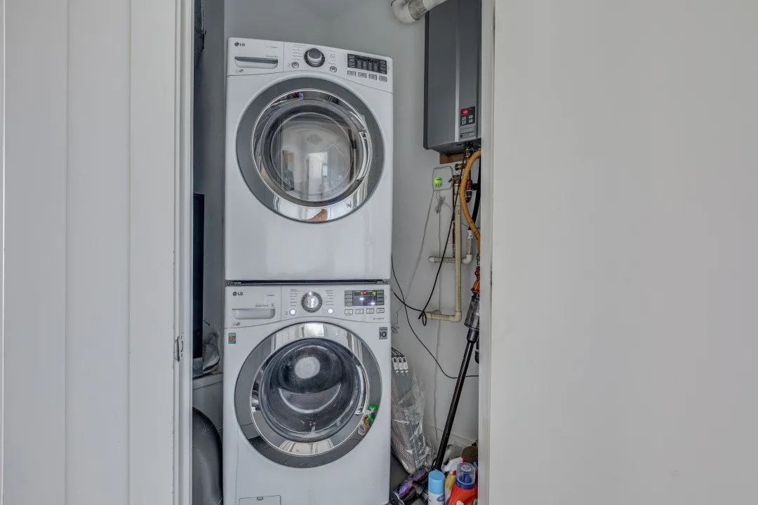 Townhouse For Rent in Dallas County , 5602 Lindell Avenue D, Dallas, Texas 75206, 2 Bedrooms, 3 Bathrooms, 2 Garage spaces, 1,487 Sqft, built in 2017, Price $3,195, mls#21306881, Real Estate Agent in Dallas, Homes For Rent in Dallas county, Homes For Rent in Dallas, Realtor in Dallas Texas, Real Estate Brokerage Independent Realty Texas, Luminita Cordes Realtor
