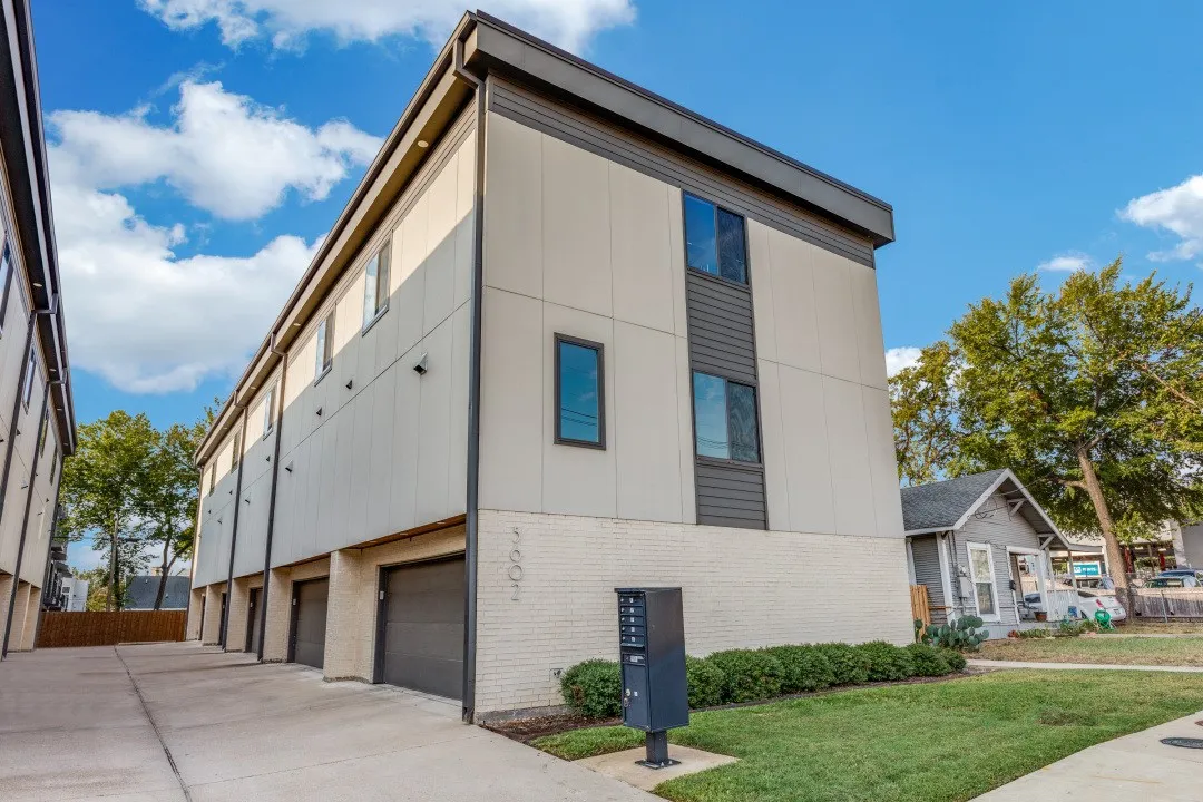 Townhouse For Rent in Dallas County , 5602 Lindell Avenue D, Dallas, Texas 75206, 2 Bedrooms, 3 Bathrooms, 2 Garage spaces, 1,487 Sqft, built in 2017, Price $3,195, mls#21306881, Real Estate Agent in Dallas, Homes For Rent in Dallas county, Homes For Rent in Dallas, Realtor in Dallas Texas, Real Estate Brokerage Independent Realty Texas, Luminita Cordes Realtor