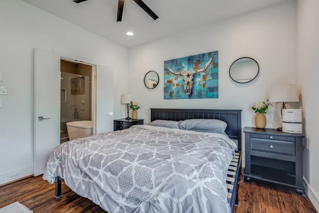 Townhouse For Rent in Dallas County , 5602 Lindell Avenue D, Dallas, Texas 75206, 2 Bedrooms, 3 Bathrooms, 2 Garage spaces, 1,487 Sqft, built in 2017, Price $3,195, mls#21306881, Real Estate Agent in Dallas, Homes For Rent in Dallas county, Homes For Rent in Dallas, Realtor in Dallas Texas, Real Estate Brokerage Independent Realty Texas, Luminita Cordes Realtor