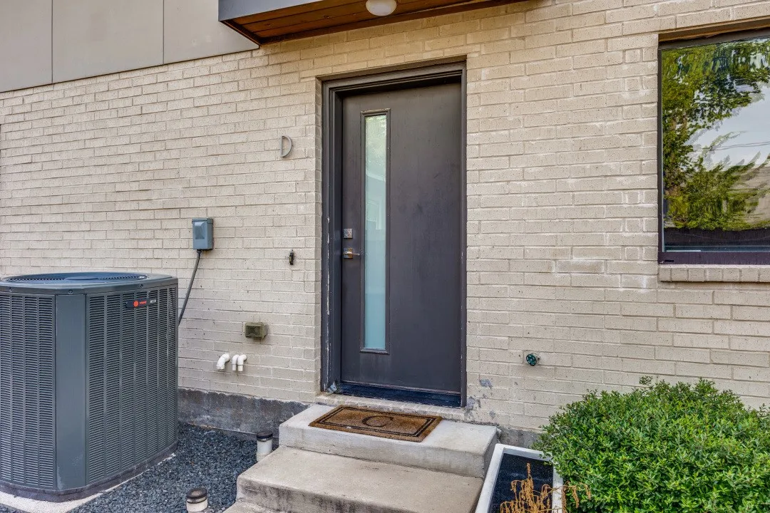 Townhouse For Rent in Dallas County , 5602 Lindell Avenue D, Dallas, Texas 75206, 2 Bedrooms, 3 Bathrooms, 2 Garage spaces, 1,487 Sqft, built in 2017, Price $3,195, mls#21306881, Real Estate Agent in Dallas, Homes For Rent in Dallas county, Homes For Rent in Dallas, Realtor in Dallas Texas, Real Estate Brokerage Independent Realty Texas, Luminita Cordes Realtor