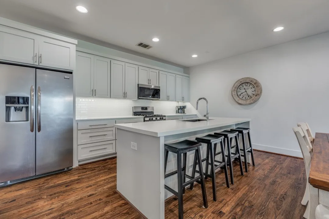 Townhouse For Rent in Dallas County , 5602 Lindell Avenue D, Dallas, Texas 75206, 2 Bedrooms, 3 Bathrooms, 2 Garage spaces, 1,487 Sqft, built in 2017, Price $3,195, mls#21306881, Real Estate Agent in Dallas, Homes For Rent in Dallas county, Homes For Rent in Dallas, Realtor in Dallas Texas, Real Estate Brokerage Independent Realty Texas, Luminita Cordes Realtor