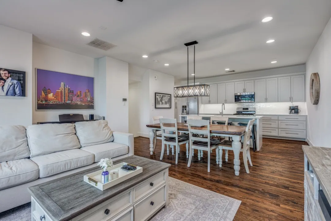Townhouse For Rent in Dallas County , 5602 Lindell Avenue D, Dallas, Texas 75206, 2 Bedrooms, 3 Bathrooms, 2 Garage spaces, 1,487 Sqft, built in 2017, Price $3,195, mls#21306881, Real Estate Agent in Dallas, Homes For Rent in Dallas county, Homes For Rent in Dallas, Realtor in Dallas Texas, Real Estate Brokerage Independent Realty Texas, Luminita Cordes Realtor