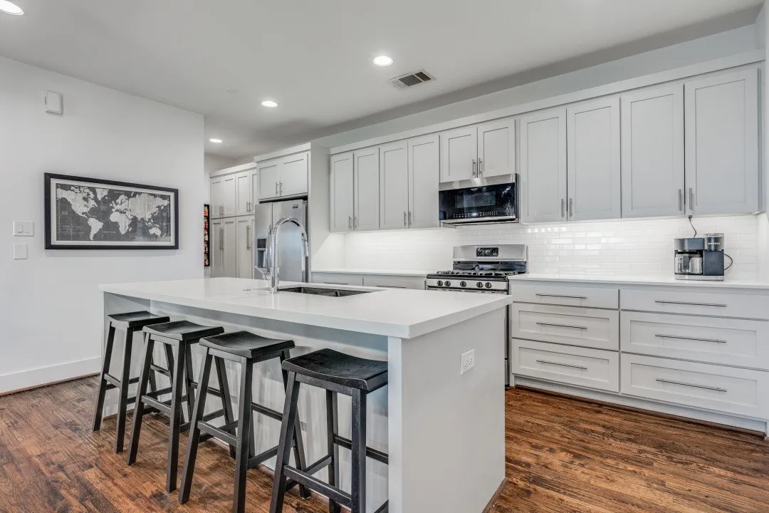 Townhouse For Rent in Dallas County , 5602 Lindell Avenue D, Dallas, Texas 75206, 2 Bedrooms, 3 Bathrooms, 2 Garage spaces, 1,487 Sqft, built in 2017, Price $3,195, mls#21306881, Real Estate Agent in Dallas, Homes For Rent in Dallas county, Homes For Rent in Dallas, Realtor in Dallas Texas, Real Estate Brokerage Independent Realty Texas, Luminita Cordes Realtor