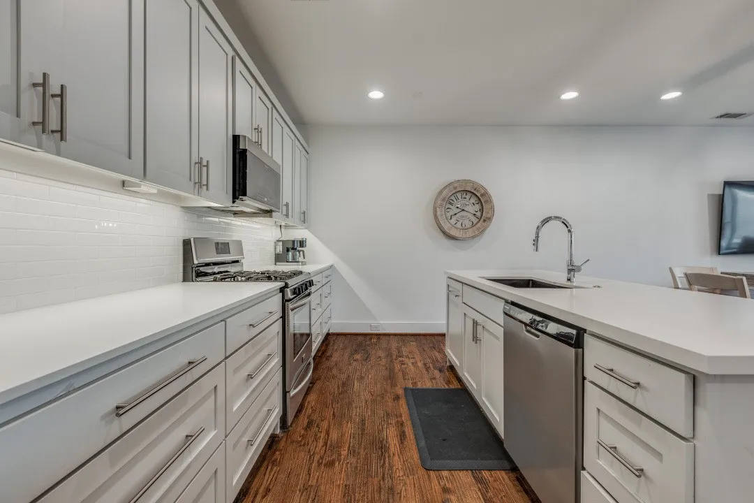 Townhouse For Rent in Dallas County , 5602 Lindell Avenue D, Dallas, Texas 75206, 2 Bedrooms, 3 Bathrooms, 2 Garage spaces, 1,487 Sqft, built in 2017, Price $3,195, mls#21306881, Real Estate Agent in Dallas, Homes For Rent in Dallas county, Homes For Rent in Dallas, Realtor in Dallas Texas, Real Estate Brokerage Independent Realty Texas, Luminita Cordes Realtor