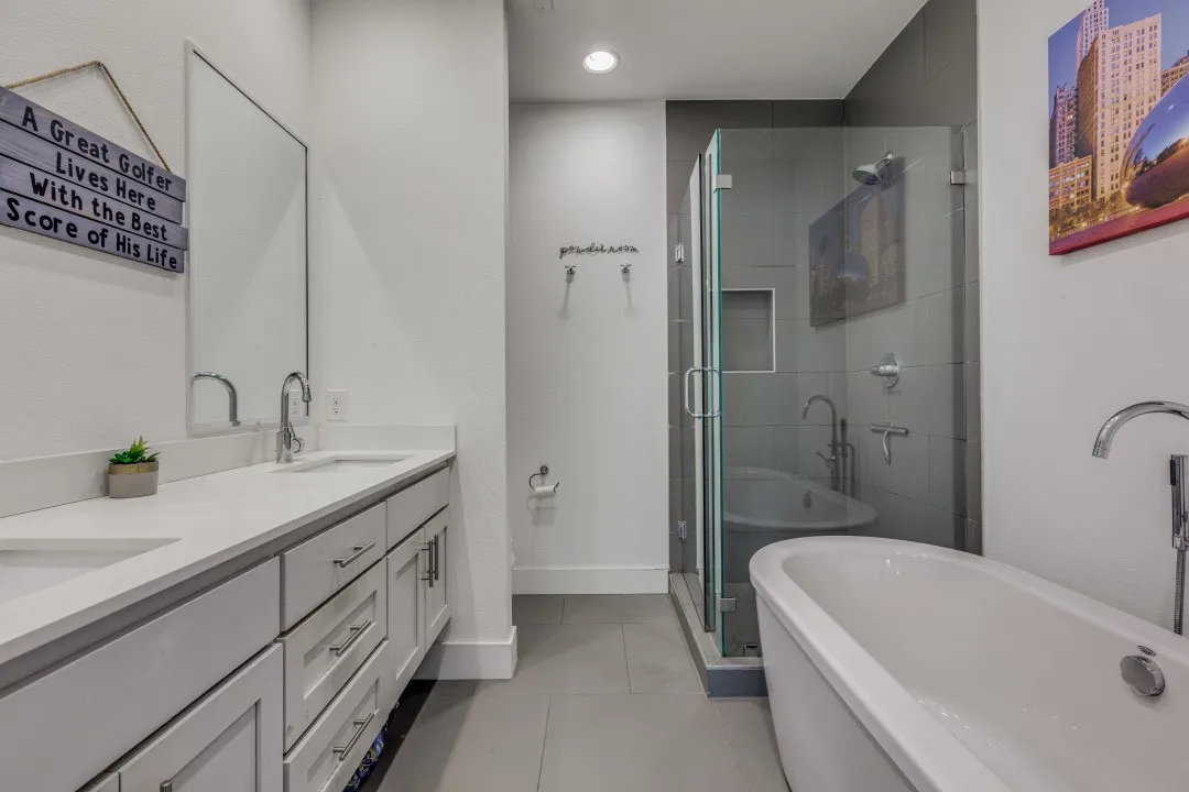 Townhouse For Rent in Dallas County , 5602 Lindell Avenue D, Dallas, Texas 75206, 2 Bedrooms, 3 Bathrooms, 2 Garage spaces, 1,487 Sqft, built in 2017, Price $3,195, mls#21306881, Real Estate Agent in Dallas, Homes For Rent in Dallas county, Homes For Rent in Dallas, Realtor in Dallas Texas, Real Estate Brokerage Independent Realty Texas, Luminita Cordes Realtor