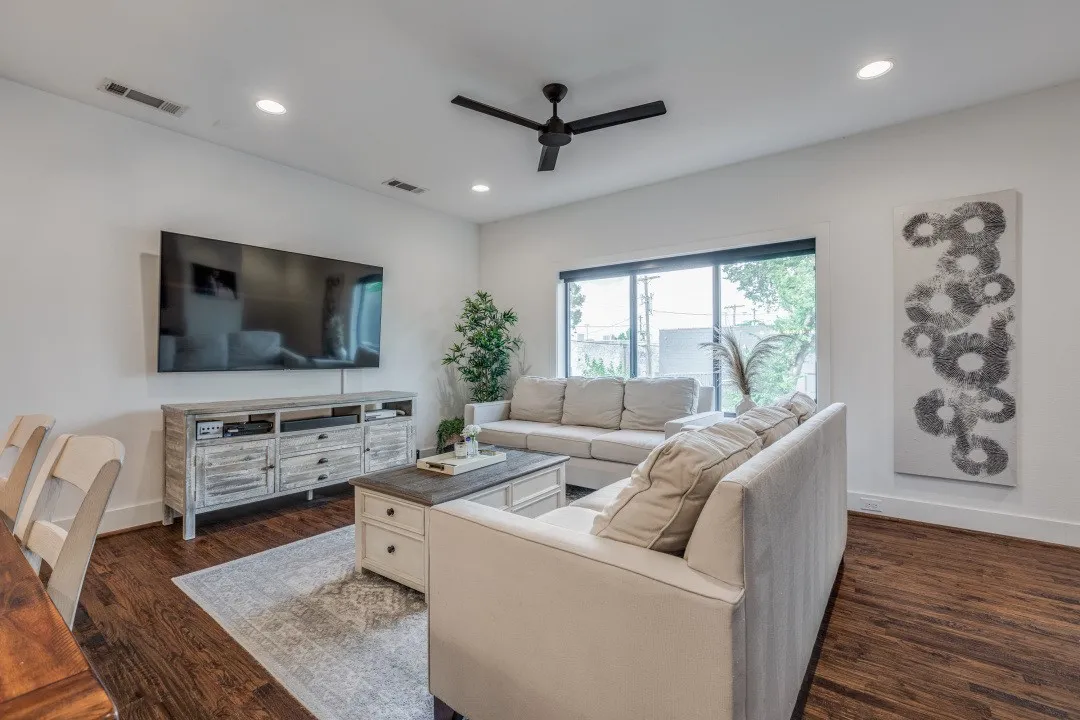 Townhouse For Rent in Dallas County , 5602 Lindell Avenue D, Dallas, Texas 75206, 2 Bedrooms, 3 Bathrooms, 2 Garage spaces, 1,487 Sqft, built in 2017, Price $3,195, mls#21306881, Real Estate Agent in Dallas, Homes For Rent in Dallas county, Homes For Rent in Dallas, Realtor in Dallas Texas, Real Estate Brokerage Independent Realty Texas, Luminita Cordes Realtor