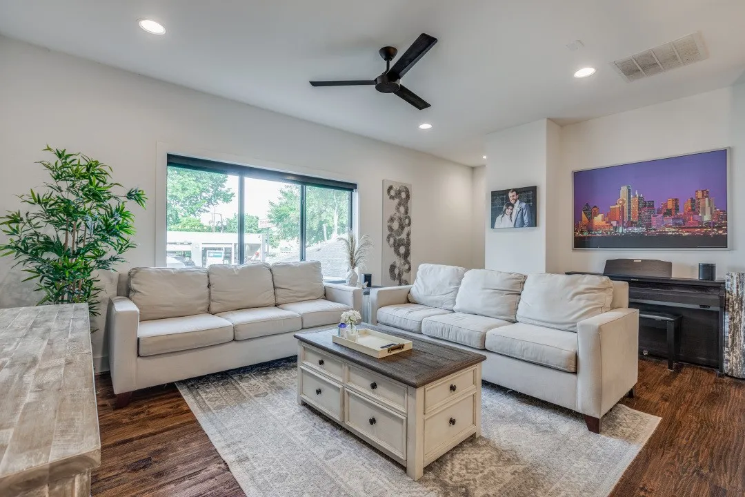 Townhouse For Rent in Dallas County , 5602 Lindell Avenue D, Dallas, Texas 75206, 2 Bedrooms, 3 Bathrooms, 2 Garage spaces, 1,487 Sqft, built in 2017, Price $3,195, mls#21306881, Real Estate Agent in Dallas, Homes For Rent in Dallas county, Homes For Rent in Dallas, Realtor in Dallas Texas, Real Estate Brokerage Independent Realty Texas, Luminita Cordes Realtor