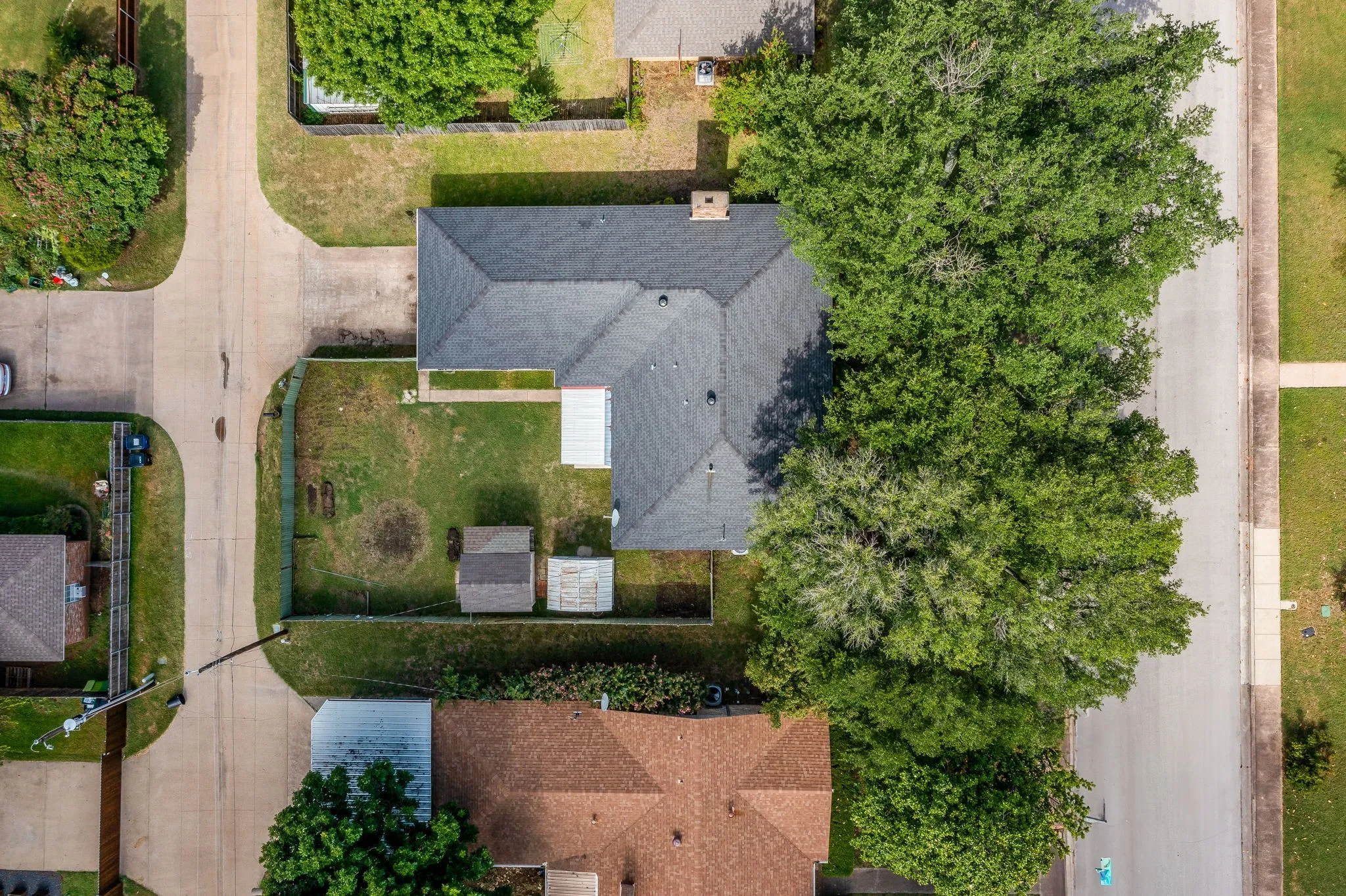 Single Family Residence For Sale in Ellis County , 209 Hillcrest Drive, Midlothian, Texas 76065, 3 Bedroom, 2 Bathroom, 2 Garage spaces, 1,552 Sqft, built in 1965, mls#21305908, Real Estate Agent in Midlothian, Homes For Sale in Ellis county, Homes For Sale in Midlothian, Realtor in Midlothian Texas, Real Estate Brokerage Independent Realty Texas, Luminita Cordes Realtor