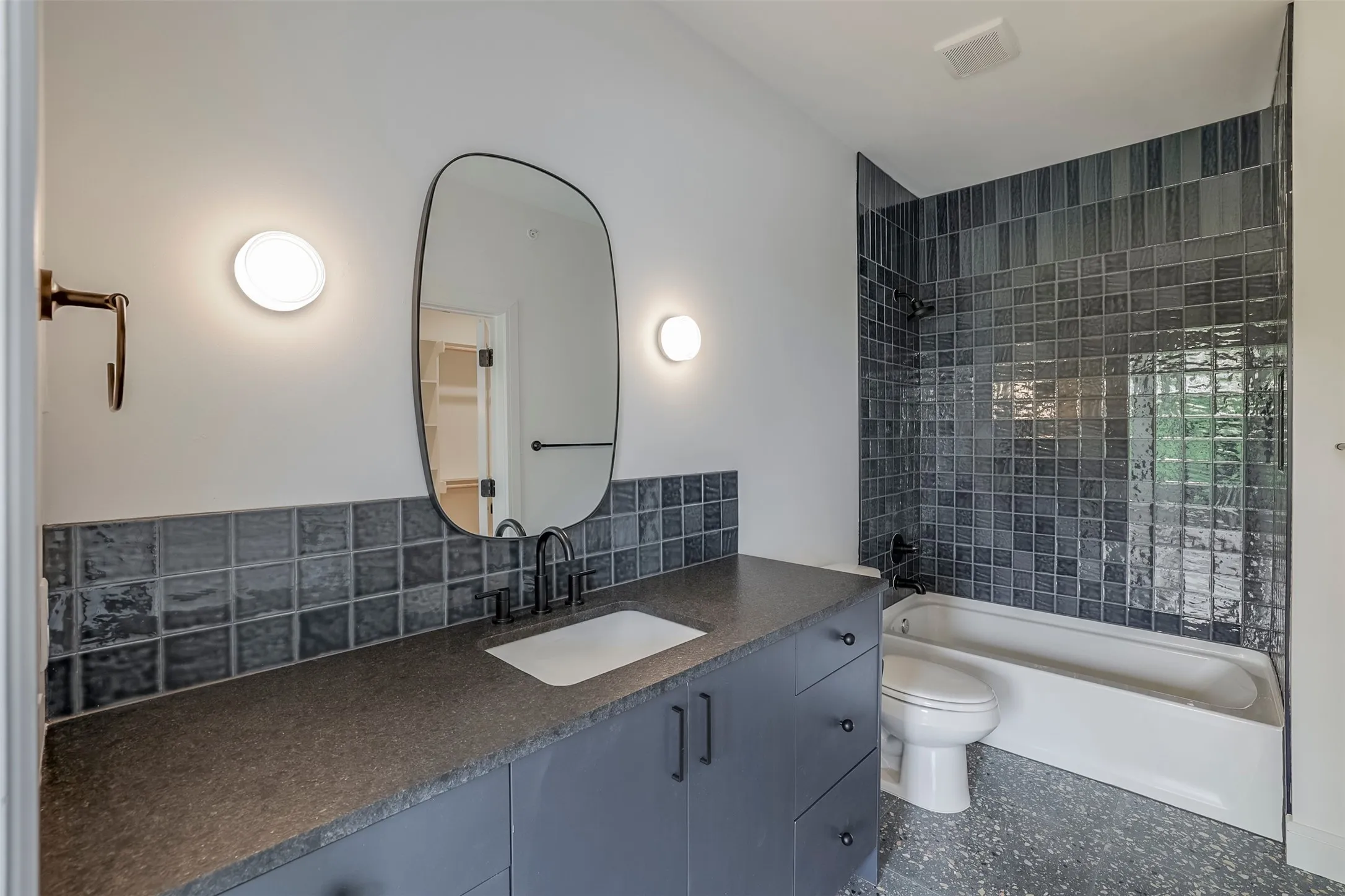 Apartment For Rent in Tarrant County , 309 W Daggett Avenue 205, Fort Worth, Texas 76104, 2 Bedroom, 2 Bathroom, Garage spaces, 1,633 Sqft, built in 2026, mls#21306635, Real Estate Agent in Fort Worth, Homes For Rent in Tarrant county, Homes For Rent in Fort Worth, Realtor in Fort Worth Texas, Real Estate Brokerage Independent Realty Texas, Luminita Cordes Realtor