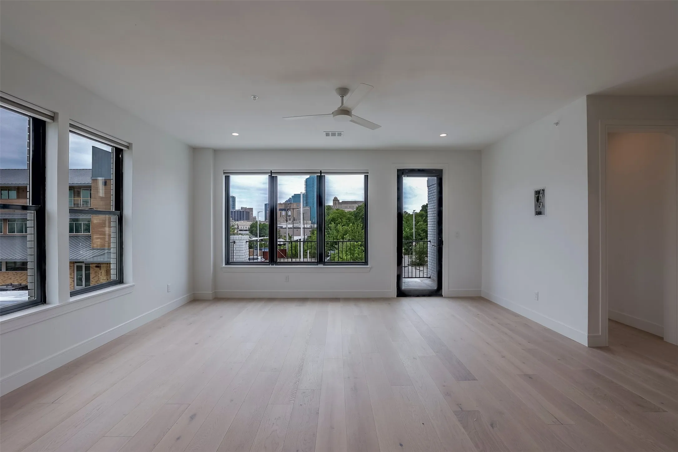 Apartment For Rent in Tarrant County , 309 W Daggett Avenue 205, Fort Worth, Texas 76104, 2 Bedroom, 2 Bathroom, Garage spaces, 1,633 Sqft, built in 2026, mls#21306635, Real Estate Agent in Fort Worth, Homes For Rent in Tarrant county, Homes For Rent in Fort Worth, Realtor in Fort Worth Texas, Real Estate Brokerage Independent Realty Texas, Luminita Cordes Realtor