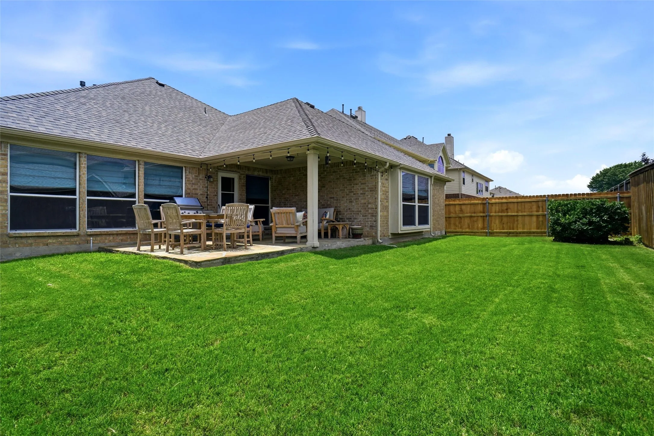 Single Family Residence For Sale in Tarrant County , 10141 Crawford Farms Drive, Fort Worth, Texas 76244, 4 Bedroom, 3 Bathroom, 2 Garage spaces, 2,640 Sqft, built in 2007, mls#21306844, Real Estate Agent in Fort Worth, Homes For Sale in Tarrant county, Homes For Sale in Fort Worth, Realtor in Fort Worth Texas, Real Estate Brokerage Independent Realty Texas, Luminita Cordes Realtor