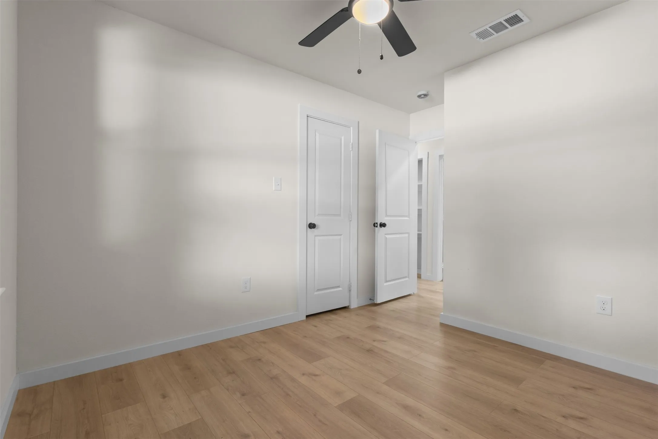 Single Family Residence For Sale in Kaufman County , 907 Pinson Road, Forney, Texas 75126, 4 Bedroom, 2 Bathroom, 1 Garage spaces, 1,960 Sqft, built in 1957, mls#21237361, Real Estate Agent in Forney, Homes For Sale in Kaufman county, Homes For Sale in Forney, Realtor in Forney Texas, Real Estate Brokerage Independent Realty Texas, Luminita Cordes Realtor