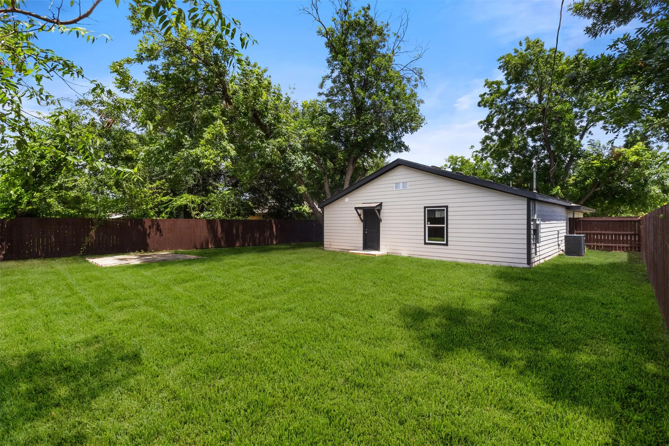 Single Family Residence For Sale in Kaufman County , 907 Pinson Road, Forney, Texas 75126, 4 Bedroom, 2 Bathroom, 1 Garage spaces, 1,960 Sqft, built in 1957, mls#21237361, Real Estate Agent in Forney, Homes For Sale in Kaufman county, Homes For Sale in Forney, Realtor in Forney Texas, Real Estate Brokerage Independent Realty Texas, Luminita Cordes Realtor