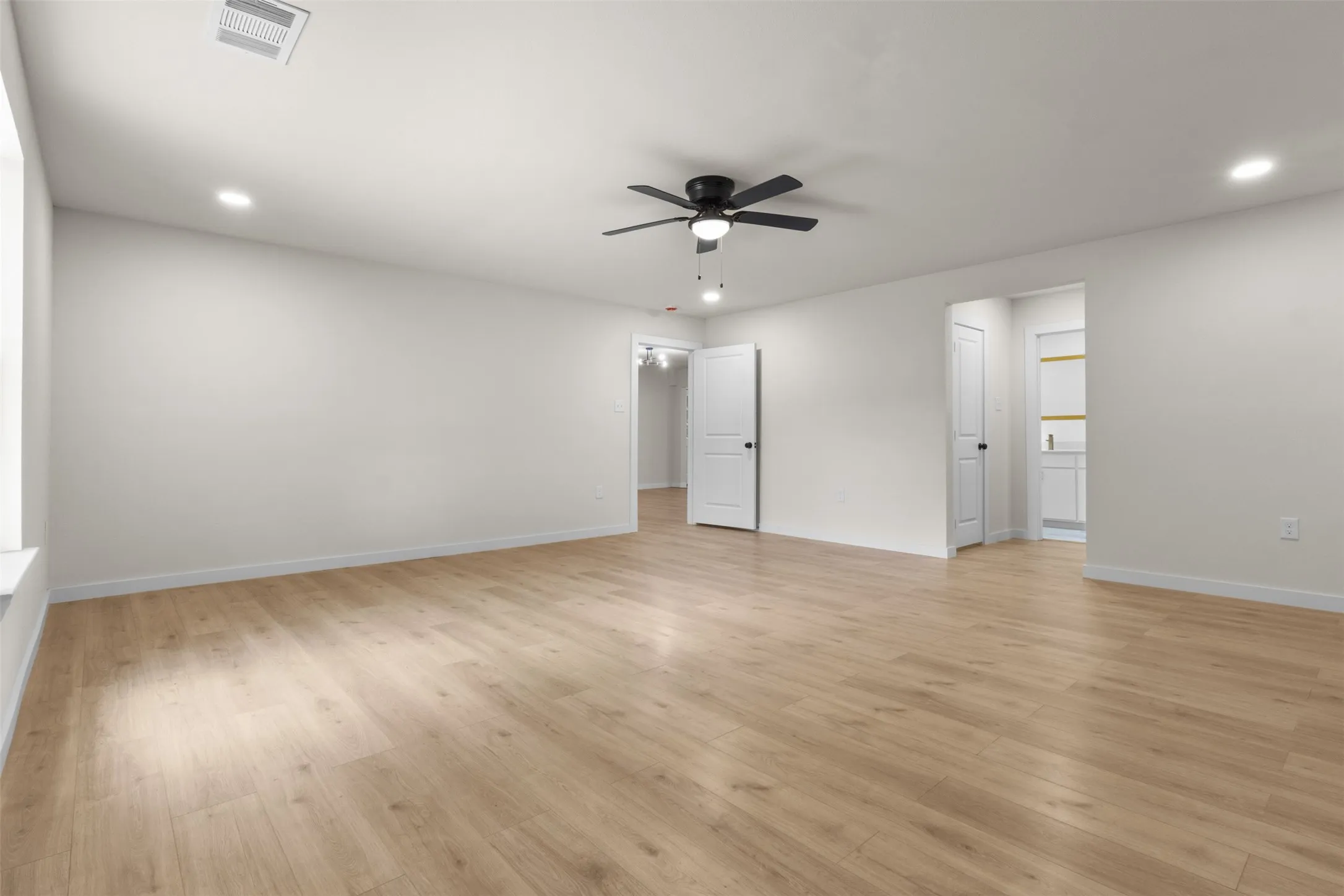 Single Family Residence For Sale in Kaufman County , 907 Pinson Road, Forney, Texas 75126, 4 Bedroom, 2 Bathroom, 1 Garage spaces, 1,960 Sqft, built in 1957, mls#21237361, Real Estate Agent in Forney, Homes For Sale in Kaufman county, Homes For Sale in Forney, Realtor in Forney Texas, Real Estate Brokerage Independent Realty Texas, Luminita Cordes Realtor