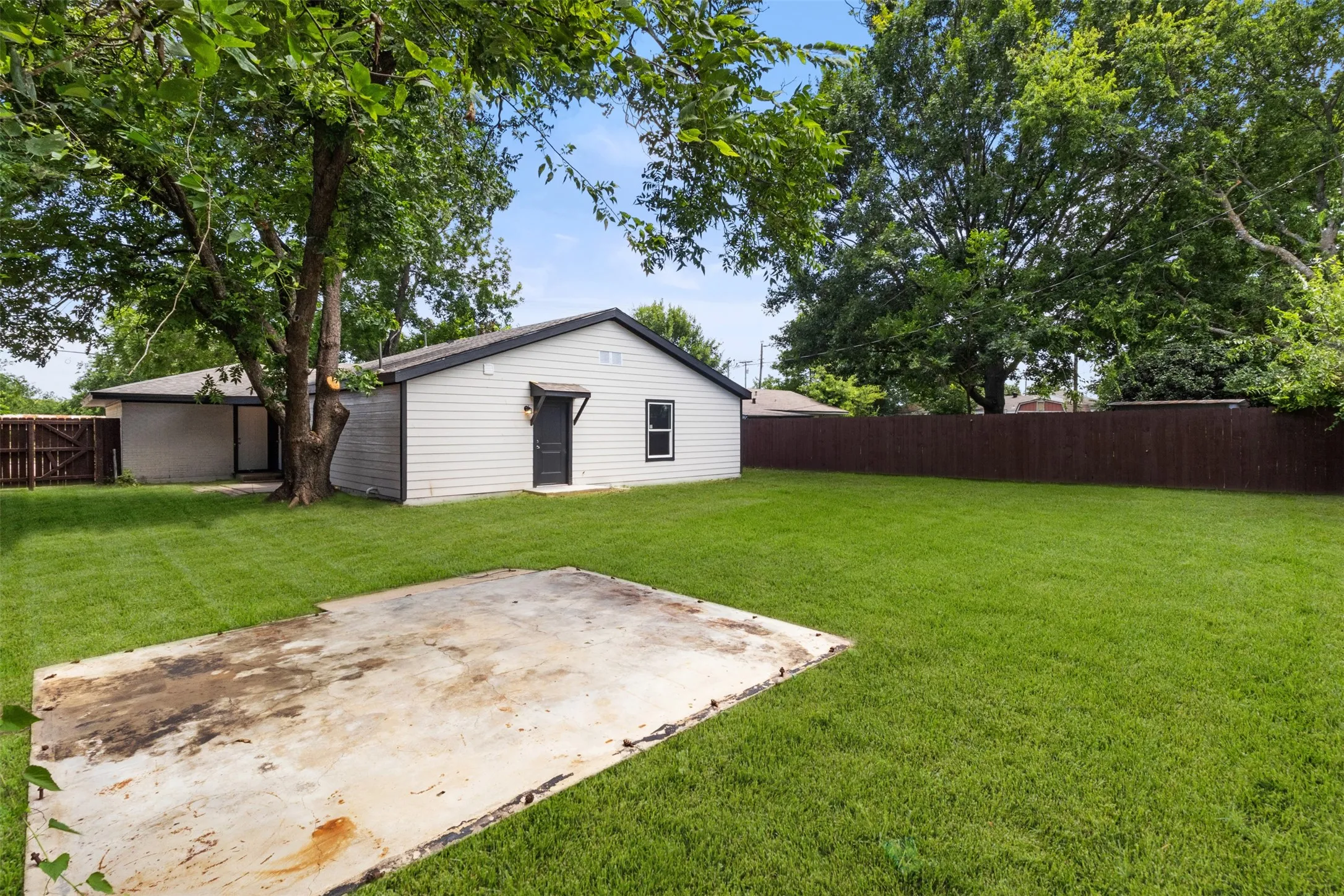 Single Family Residence For Sale in Kaufman County , 907 Pinson Road, Forney, Texas 75126, 4 Bedroom, 2 Bathroom, 1 Garage spaces, 1,960 Sqft, built in 1957, mls#21237361, Real Estate Agent in Forney, Homes For Sale in Kaufman county, Homes For Sale in Forney, Realtor in Forney Texas, Real Estate Brokerage Independent Realty Texas, Luminita Cordes Realtor
