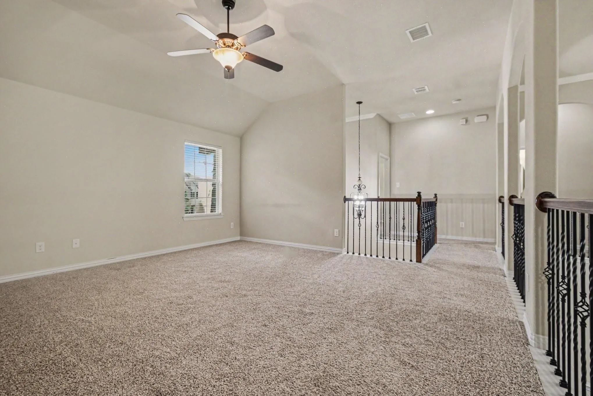 Single Family Residence For Sale in Collin County , 14759 Huffman Lane, Frisco, Texas 75035, 4 Bedroom, 4 Bathroom, 3 Garage spaces, 3,546 Sqft, built in 2014, mls#21301825, Real Estate Agent in Frisco, Homes For Sale in Collin county, Homes For Sale in Frisco, Realtor in Frisco Texas, Real Estate Brokerage Independent Realty Texas, Luminita Cordes Realtor