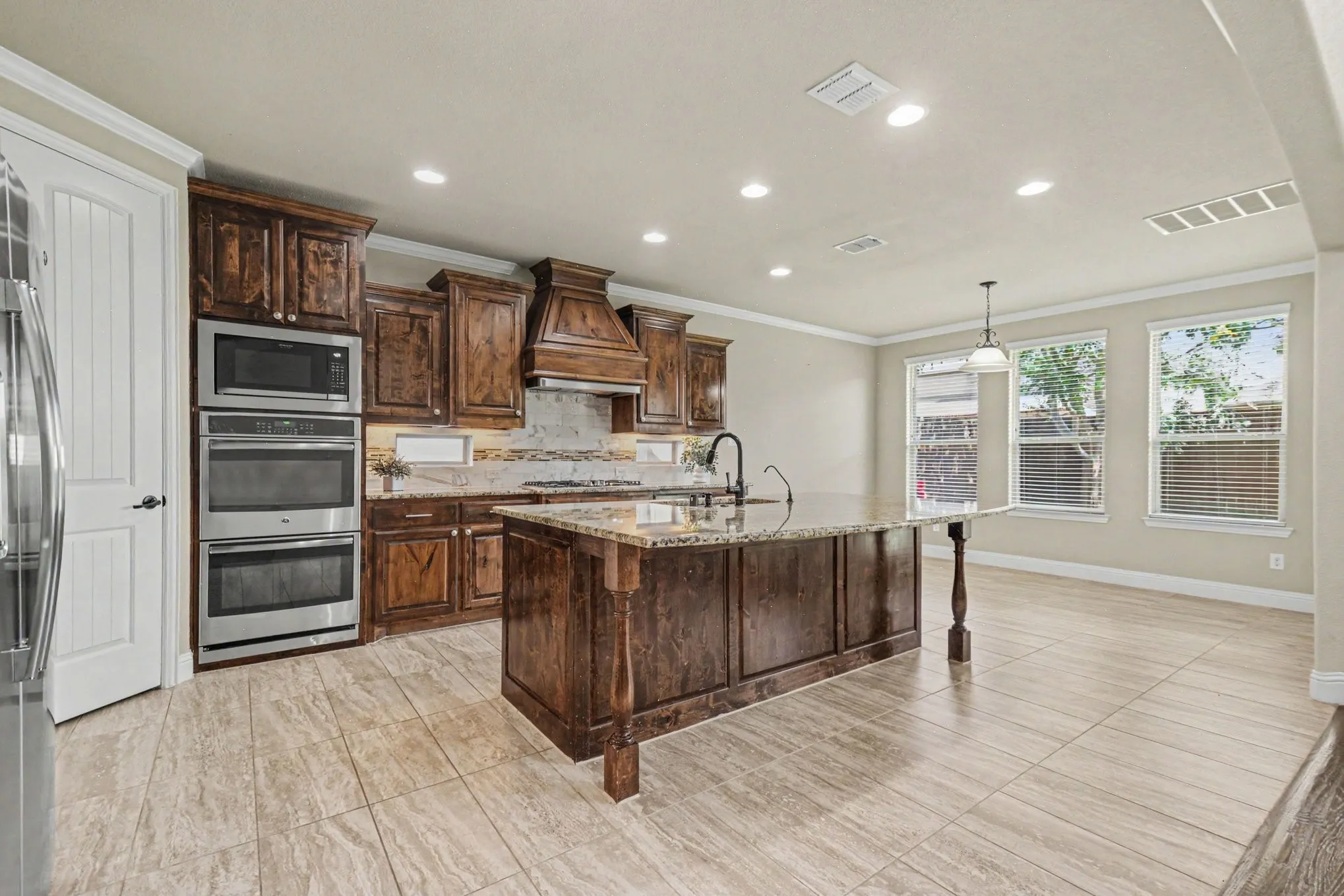 Single Family Residence For Sale in Collin County , 14759 Huffman Lane, Frisco, Texas 75035, 4 Bedroom, 4 Bathroom, 3 Garage spaces, 3,546 Sqft, built in 2014, mls#21301825, Real Estate Agent in Frisco, Homes For Sale in Collin county, Homes For Sale in Frisco, Realtor in Frisco Texas, Real Estate Brokerage Independent Realty Texas, Luminita Cordes Realtor