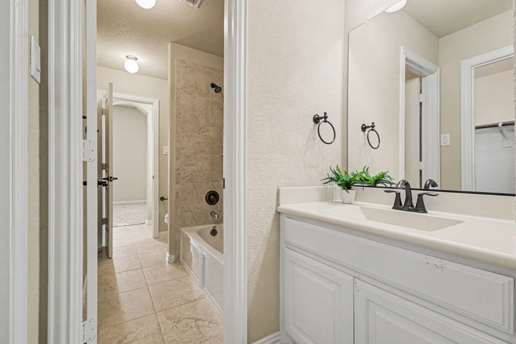 Single Family Residence For Sale in Collin County , 14759 Huffman Lane, Frisco, Texas 75035, 4 Bedroom, 4 Bathroom, 3 Garage spaces, 3,546 Sqft, built in 2014, mls#21301825, Real Estate Agent in Frisco, Homes For Sale in Collin county, Homes For Sale in Frisco, Realtor in Frisco Texas, Real Estate Brokerage Independent Realty Texas, Luminita Cordes Realtor