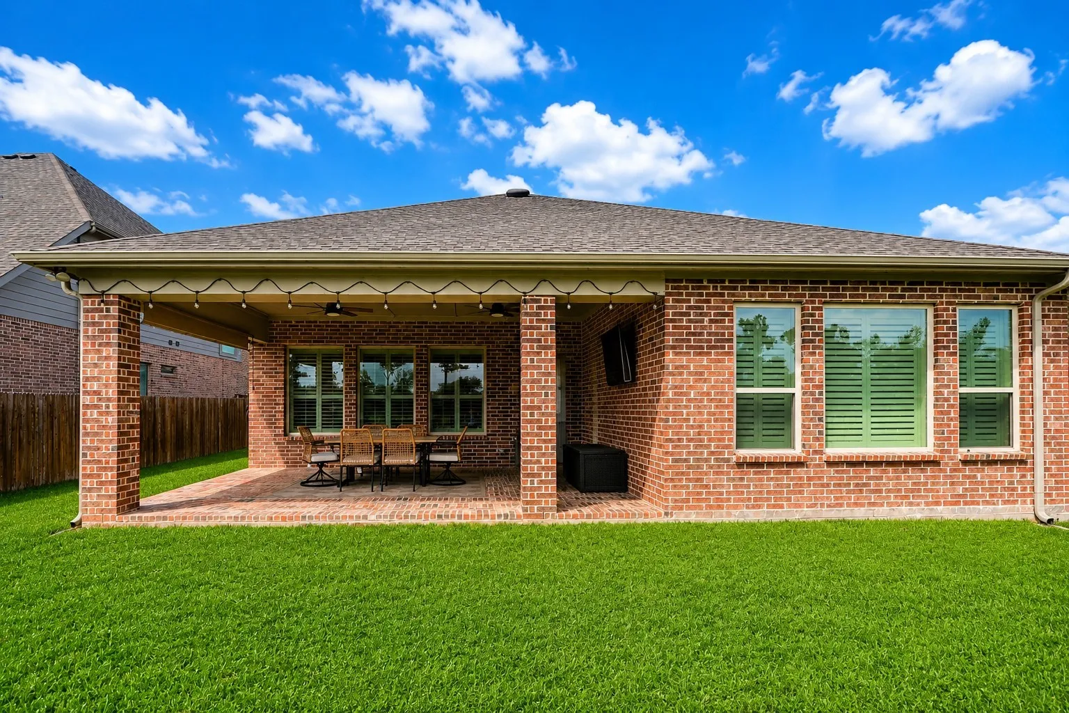 Single Family Residence For Sale in Tarrant County , 2724 Stadium View Drive, Fort Worth, Texas 76118, 3 Bedroom, 2 Bathroom, 2 Garage spaces, 1,980 Sqft, built in 2020, mls#21305698, Real Estate Agent in Fort Worth, Homes For Sale in Tarrant county, Homes For Sale in Fort Worth, Realtor in Fort Worth Texas, Real Estate Brokerage Independent Realty Texas, Luminita Cordes Realtor