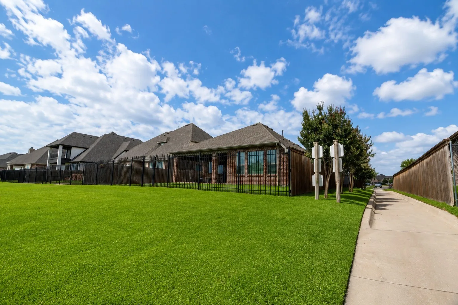 Single Family Residence For Sale in Tarrant County , 2724 Stadium View Drive, Fort Worth, Texas 76118, 3 Bedroom, 2 Bathroom, 2 Garage spaces, 1,980 Sqft, built in 2020, mls#21305698, Real Estate Agent in Fort Worth, Homes For Sale in Tarrant county, Homes For Sale in Fort Worth, Realtor in Fort Worth Texas, Real Estate Brokerage Independent Realty Texas, Luminita Cordes Realtor