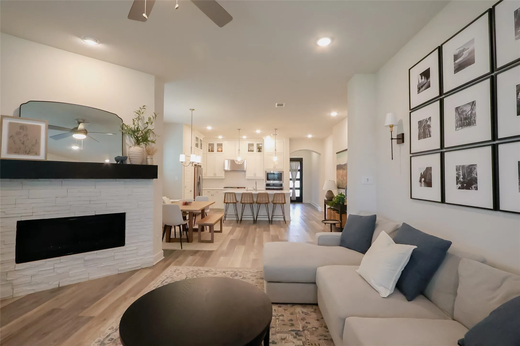 Single Family Residence For Sale in Tarrant County , 2724 Stadium View Drive, Fort Worth, Texas 76118, 3 Bedroom, 2 Bathroom, 2 Garage spaces, 1,980 Sqft, built in 2020, mls#21305698, Real Estate Agent in Fort Worth, Homes For Sale in Tarrant county, Homes For Sale in Fort Worth, Realtor in Fort Worth Texas, Real Estate Brokerage Independent Realty Texas, Luminita Cordes Realtor