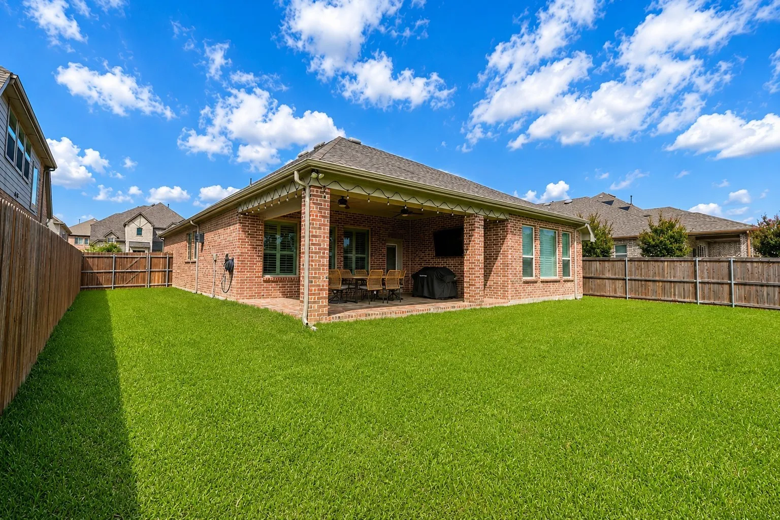 Single Family Residence For Sale in Tarrant County , 2724 Stadium View Drive, Fort Worth, Texas 76118, 3 Bedroom, 2 Bathroom, 2 Garage spaces, 1,980 Sqft, built in 2020, mls#21305698, Real Estate Agent in Fort Worth, Homes For Sale in Tarrant county, Homes For Sale in Fort Worth, Realtor in Fort Worth Texas, Real Estate Brokerage Independent Realty Texas, Luminita Cordes Realtor