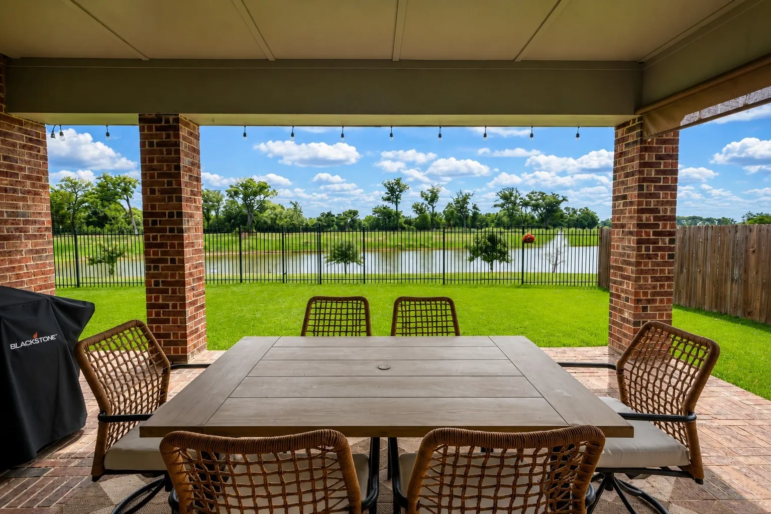 Single Family Residence For Sale in Tarrant County , 2724 Stadium View Drive, Fort Worth, Texas 76118, 3 Bedroom, 2 Bathroom, 2 Garage spaces, 1,980 Sqft, built in 2020, mls#21305698, Real Estate Agent in Fort Worth, Homes For Sale in Tarrant county, Homes For Sale in Fort Worth, Realtor in Fort Worth Texas, Real Estate Brokerage Independent Realty Texas, Luminita Cordes Realtor