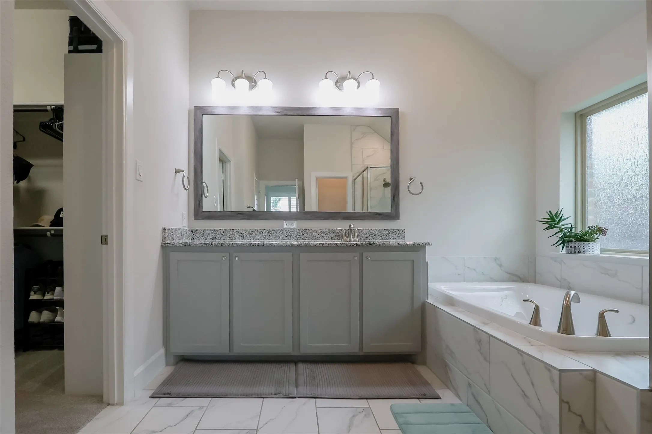 Single Family Residence For Sale in Tarrant County , 2724 Stadium View Drive, Fort Worth, Texas 76118, 3 Bedroom, 2 Bathroom, 2 Garage spaces, 1,980 Sqft, built in 2020, mls#21305698, Real Estate Agent in Fort Worth, Homes For Sale in Tarrant county, Homes For Sale in Fort Worth, Realtor in Fort Worth Texas, Real Estate Brokerage Independent Realty Texas, Luminita Cordes Realtor