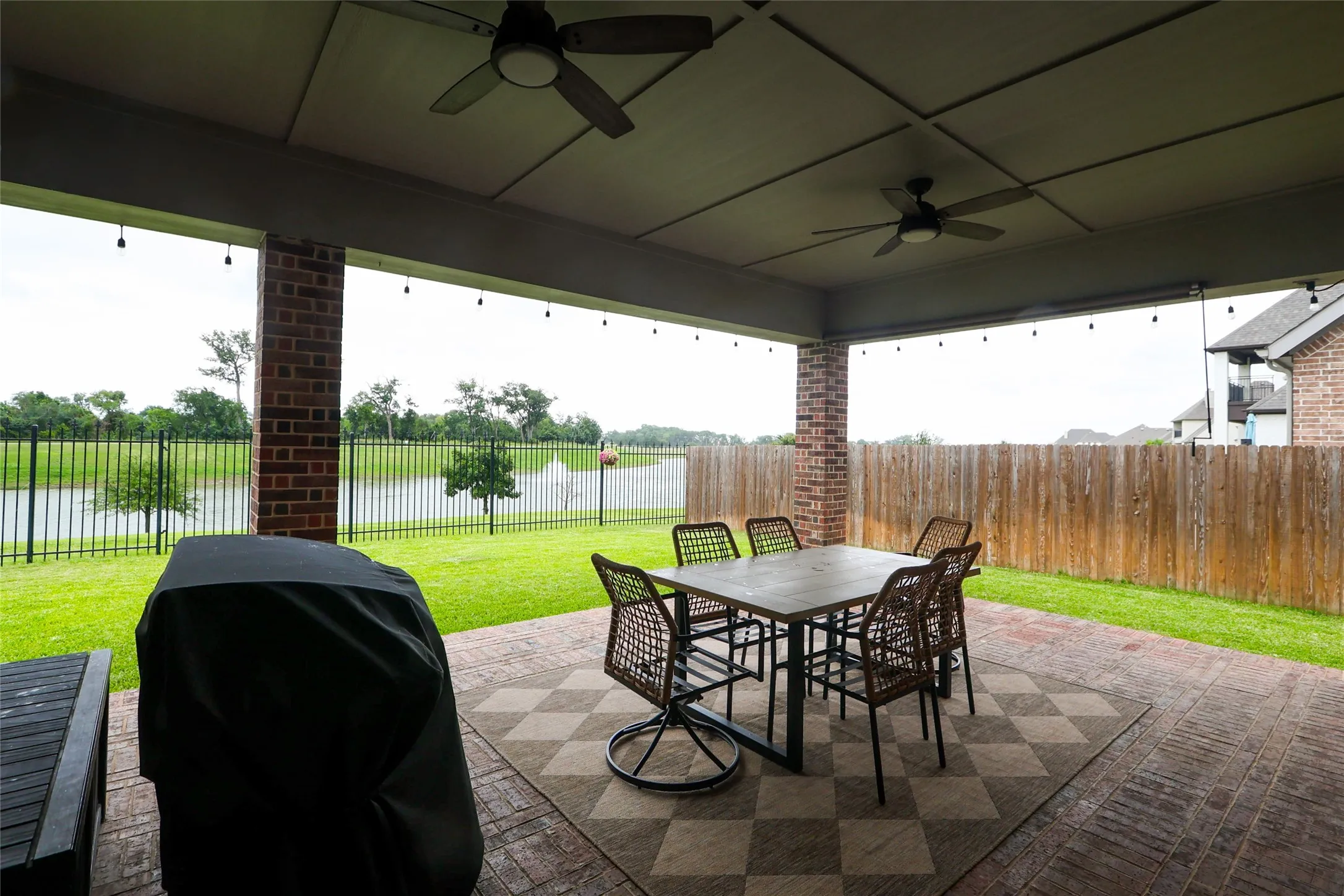 Single Family Residence For Sale in Tarrant County , 2724 Stadium View Drive, Fort Worth, Texas 76118, 3 Bedroom, 2 Bathroom, 2 Garage spaces, 1,980 Sqft, built in 2020, mls#21305698, Real Estate Agent in Fort Worth, Homes For Sale in Tarrant county, Homes For Sale in Fort Worth, Realtor in Fort Worth Texas, Real Estate Brokerage Independent Realty Texas, Luminita Cordes Realtor
