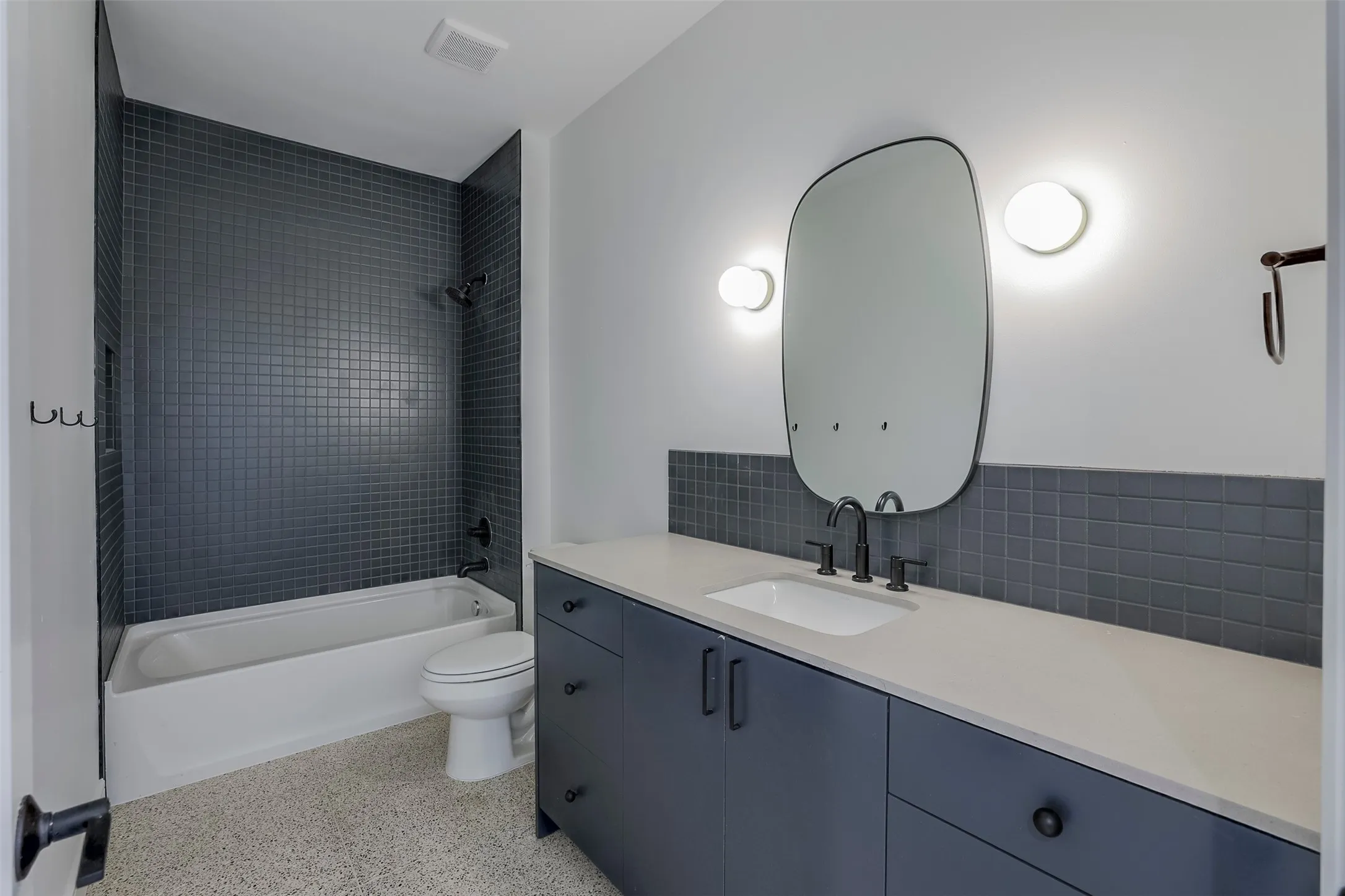 Apartment For Rent in Tarrant County , 309 W Daggett Avenue 207, Fort Worth, Texas 76104, 2 Bedroom, 2 Bathroom, Garage spaces, 1,333 Sqft, built in 2026, mls#21306905, Real Estate Agent in Fort Worth, Homes For Rent in Tarrant county, Homes For Rent in Fort Worth, Realtor in Fort Worth Texas, Real Estate Brokerage Independent Realty Texas, Luminita Cordes Realtor