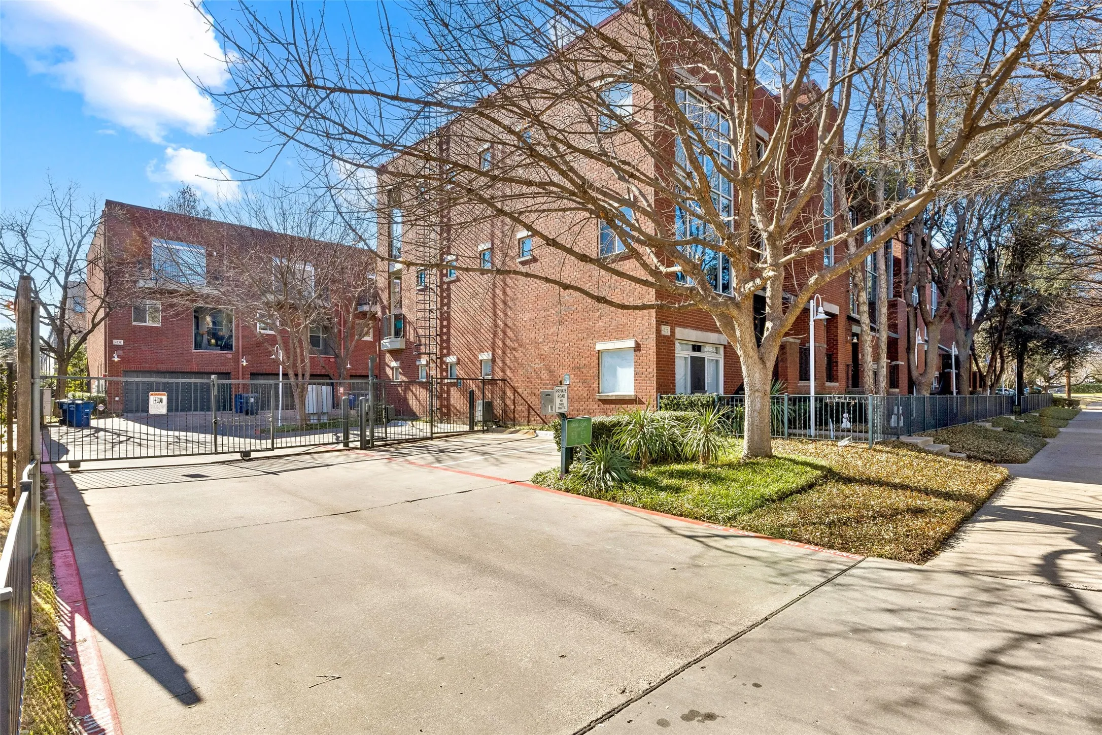 Condominium For Sale in Dallas County , 4241 Rawlins Street 14, Dallas, Texas 75219, 2 Bedroom, 3 Bathroom, 2 Garage spaces, 2,209 Sqft, built in 2005, mls#21306908, Real Estate Agent in Dallas, Homes For Sale in Dallas county, Homes For Sale in Dallas, Realtor in Dallas Texas, Real Estate Brokerage Independent Realty Texas, Luminita Cordes Realtor