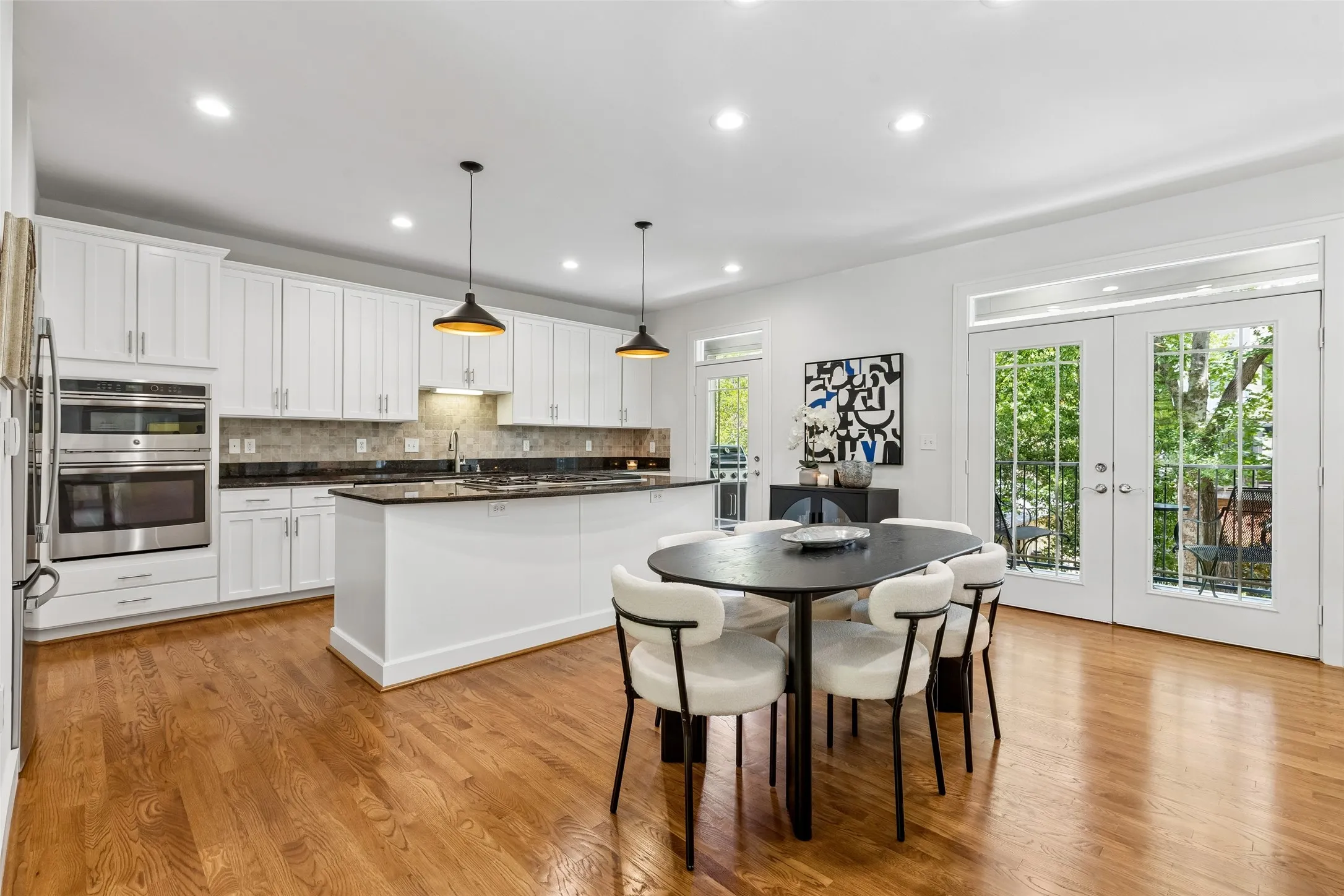 Condominium For Sale in Dallas County , 4241 Rawlins Street 14, Dallas, Texas 75219, 2 Bedroom, 3 Bathroom, 2 Garage spaces, 2,209 Sqft, built in 2005, mls#21306908, Real Estate Agent in Dallas, Homes For Sale in Dallas county, Homes For Sale in Dallas, Realtor in Dallas Texas, Real Estate Brokerage Independent Realty Texas, Luminita Cordes Realtor
