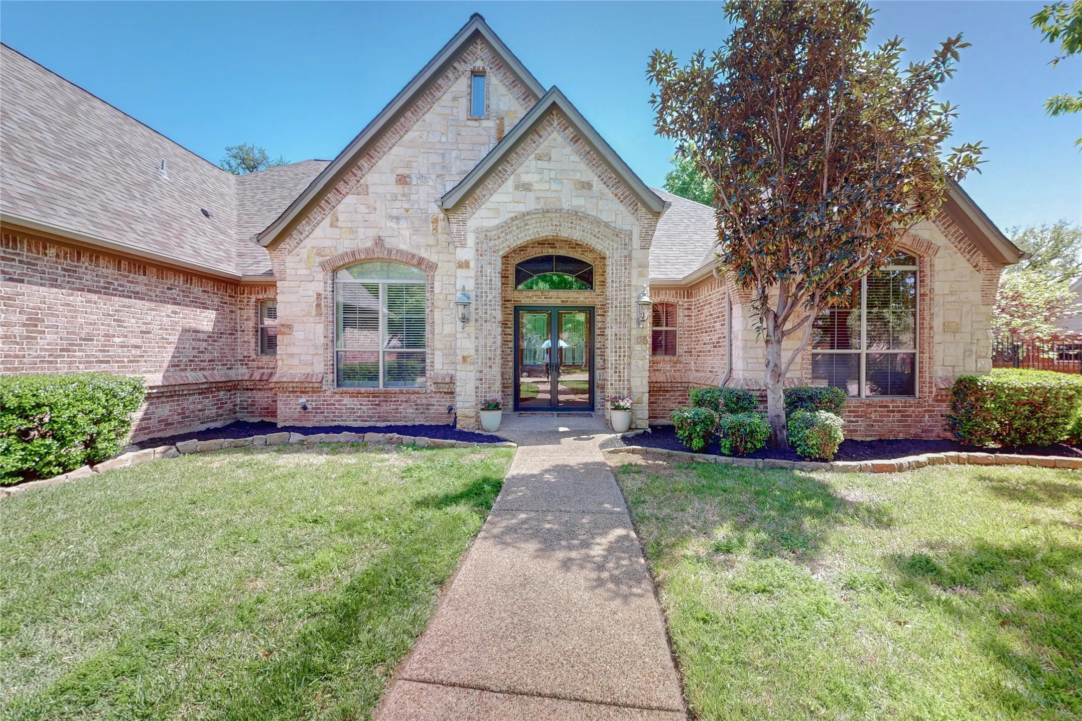Single Family Residence For Sale in Tarrant County , 3925 Westway Terrace, Fort Worth, Texas 76179, 4 Bedroom, 4 Bathroom, 3 Garage spaces, 3,616 Sqft, built in 2005, mls#21306925, Real Estate Agent in Fort Worth, Homes For Sale in Tarrant county, Homes For Sale in Fort Worth, Realtor in Fort Worth Texas, Real Estate Brokerage Independent Realty Texas, Luminita Cordes Realtor