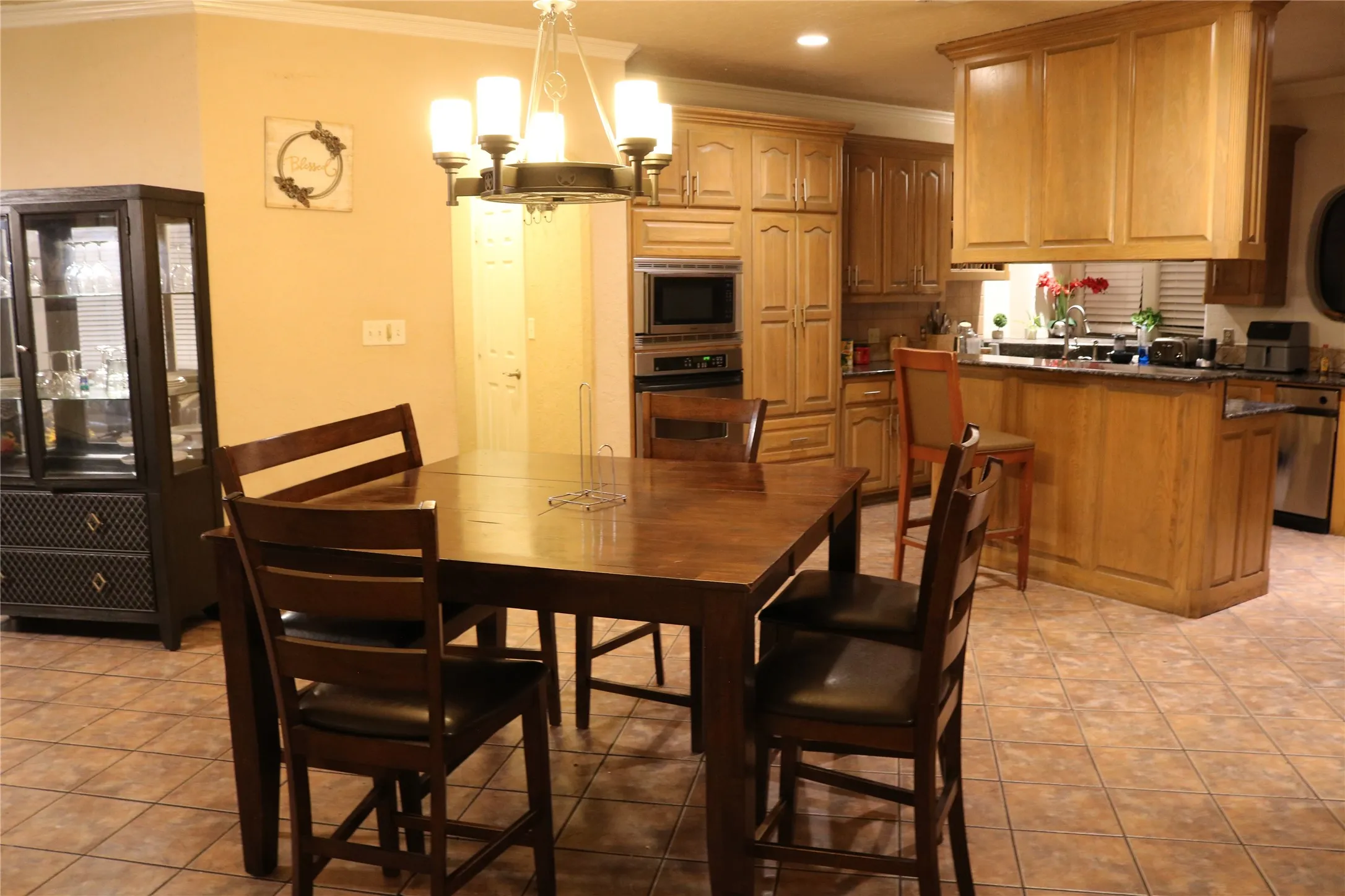 Single Family Residence For Sale in Dallas County , 3010 Saint Lo, Irving, Texas 75060, 5 Bedrooms, 4 Bathrooms, 3 Garage spaces, 3,855 Sqft, built in 2001, Price $899,900, mls#21304318, Real Estate Agent in Irving, Homes For Sale in Dallas county, Homes For Sale in Irving, Realtor in Irving Texas, Real Estate Brokerage Independent Realty Texas, Luminita Cordes Realtor
