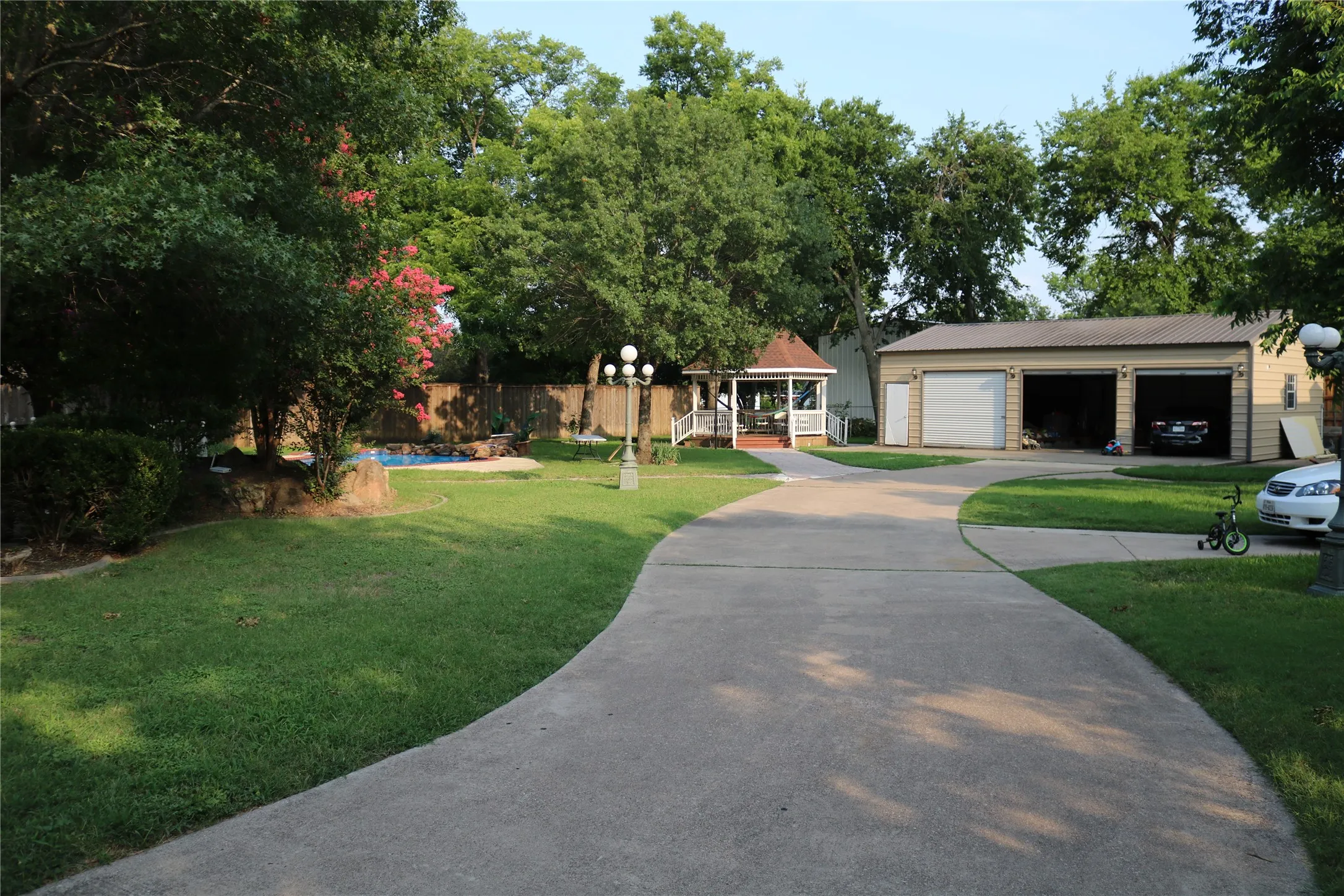 Single Family Residence For Sale in Dallas County , 3010 Saint Lo, Irving, Texas 75060, 5 Bedrooms, 4 Bathrooms, 3 Garage spaces, 3,855 Sqft, built in 2001, Price $899,900, mls#21304318, Real Estate Agent in Irving, Homes For Sale in Dallas county, Homes For Sale in Irving, Realtor in Irving Texas, Real Estate Brokerage Independent Realty Texas, Luminita Cordes Realtor