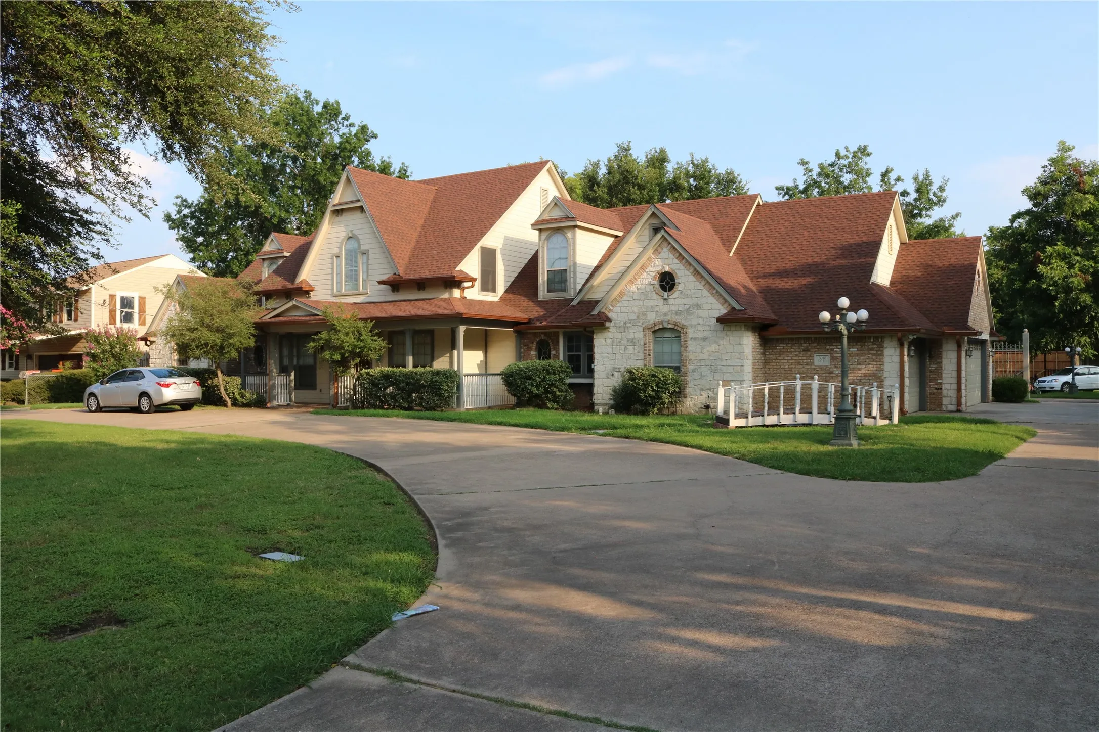 Single Family Residence For Sale in Dallas County , 3010 Saint Lo, Irving, Texas 75060, 5 Bedrooms, 4 Bathrooms, 3 Garage spaces, 3,855 Sqft, built in 2001, Price $899,900, mls#21304318, Real Estate Agent in Irving, Homes For Sale in Dallas county, Homes For Sale in Irving, Realtor in Irving Texas, Real Estate Brokerage Independent Realty Texas, Luminita Cordes Realtor