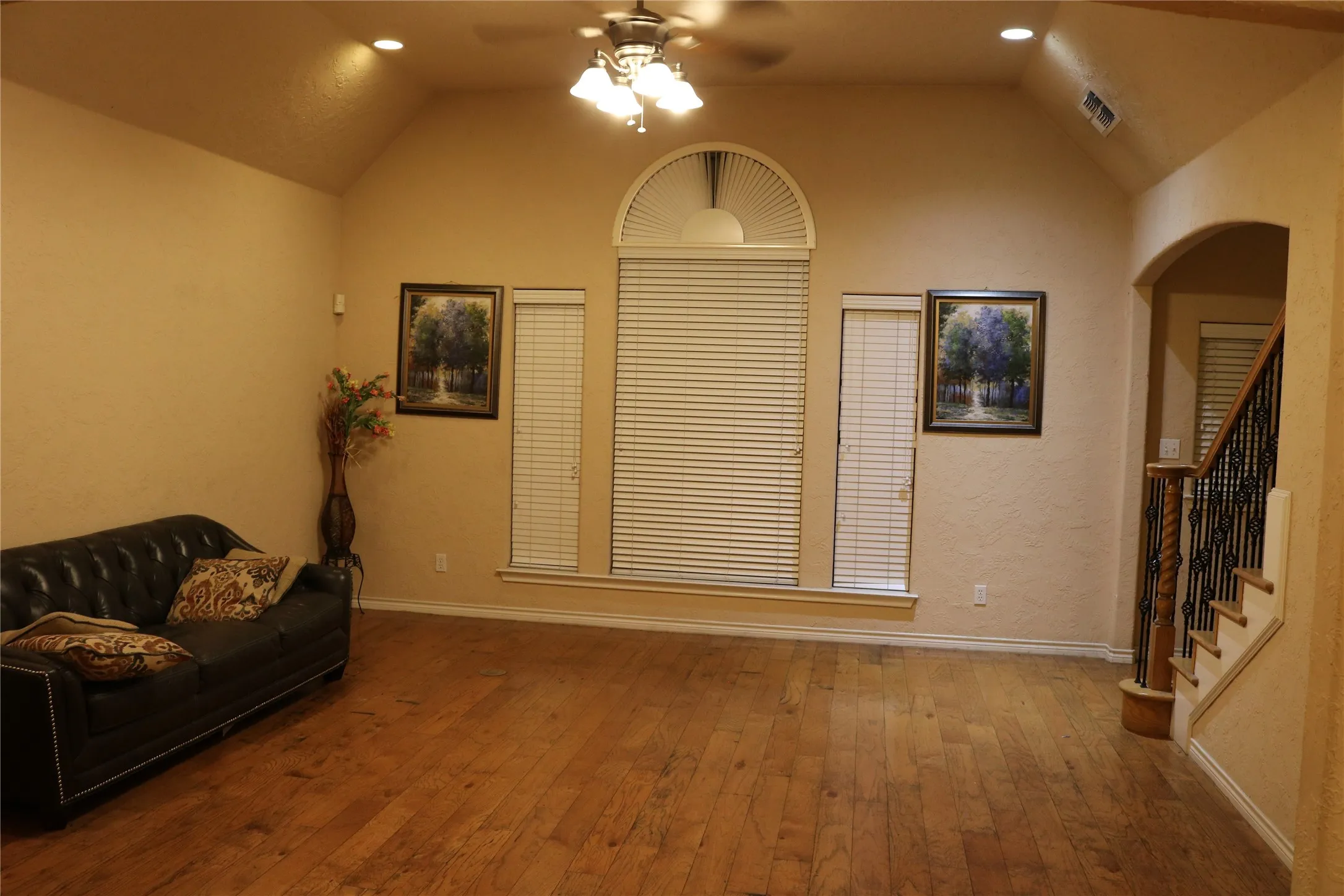 Single Family Residence For Sale in Dallas County , 3010 Saint Lo, Irving, Texas 75060, 5 Bedrooms, 4 Bathrooms, 3 Garage spaces, 3,855 Sqft, built in 2001, Price $899,900, mls#21304318, Real Estate Agent in Irving, Homes For Sale in Dallas county, Homes For Sale in Irving, Realtor in Irving Texas, Real Estate Brokerage Independent Realty Texas, Luminita Cordes Realtor