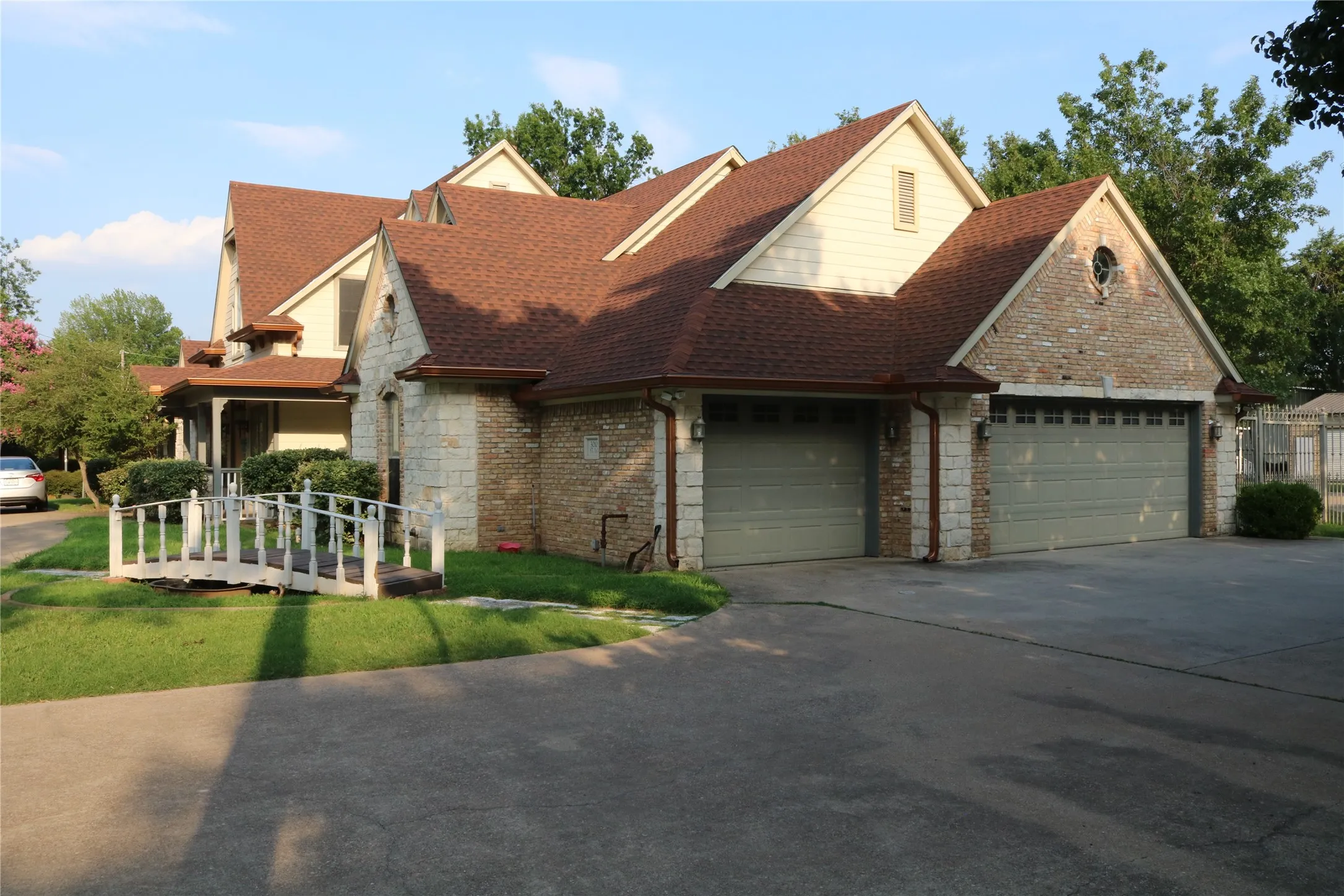 Single Family Residence For Sale in Dallas County , 3010 Saint Lo, Irving, Texas 75060, 5 Bedrooms, 4 Bathrooms, 3 Garage spaces, 3,855 Sqft, built in 2001, Price $899,900, mls#21304318, Real Estate Agent in Irving, Homes For Sale in Dallas county, Homes For Sale in Irving, Realtor in Irving Texas, Real Estate Brokerage Independent Realty Texas, Luminita Cordes Realtor